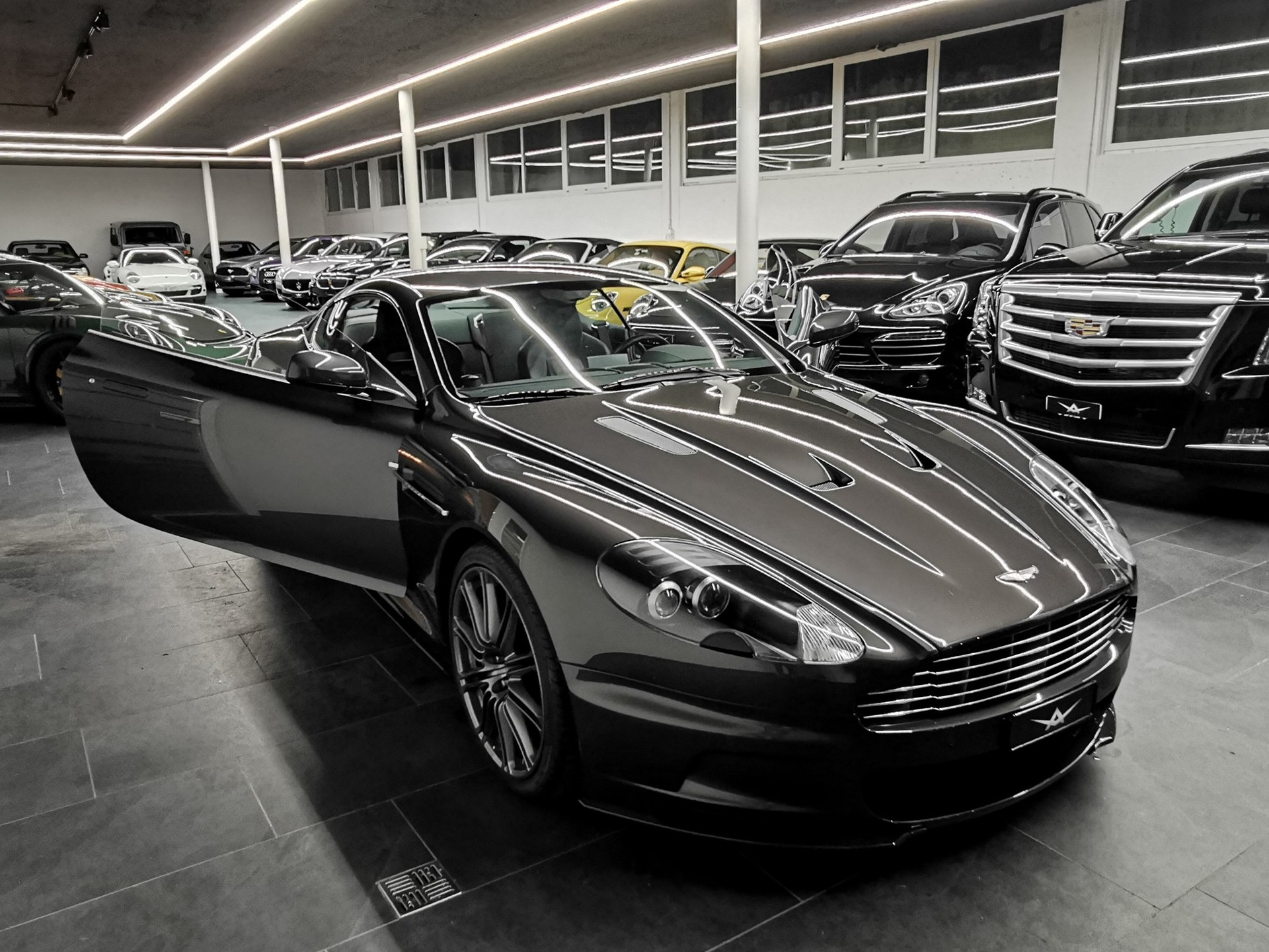 ASTON MARTIN DBS Coupé QUANTUM OF SOLACE JAMES BOND EDITION 4 SITZER-image-4