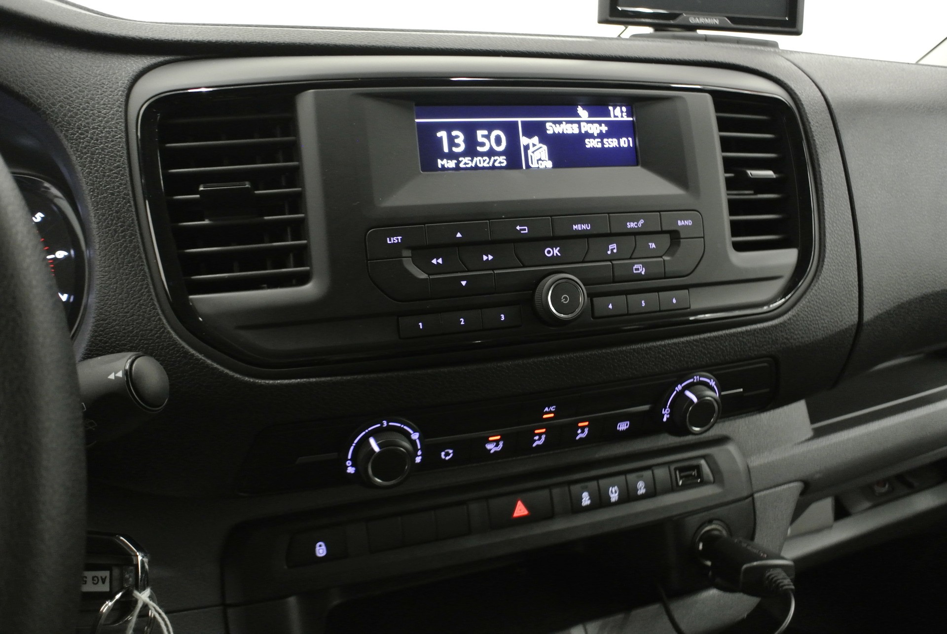 OPEL Vivaro Combi 2.0 CDTI Essentia s/s M-image-26