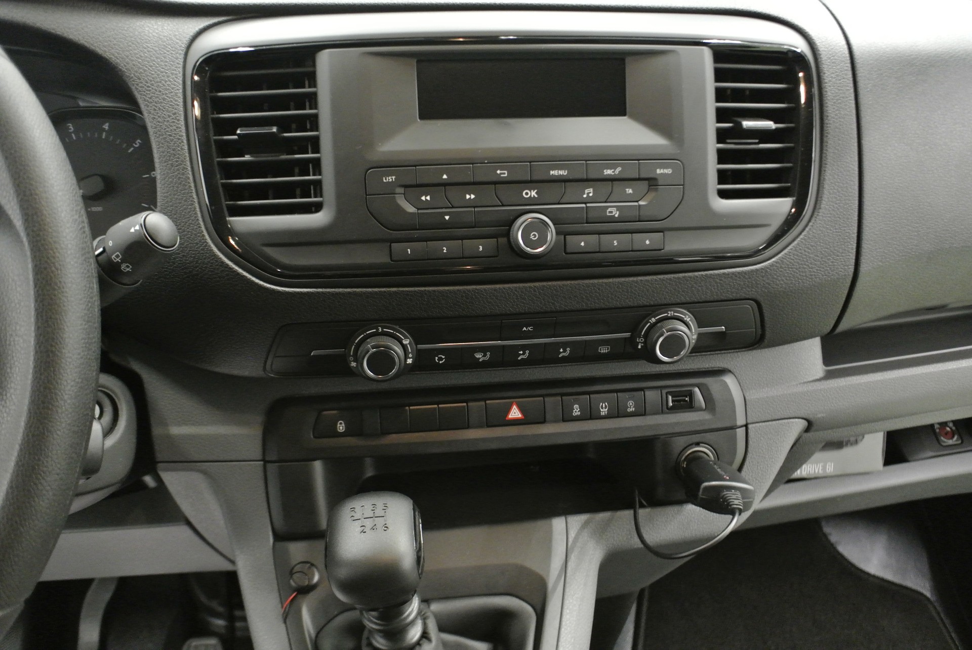 OPEL Vivaro Combi 2.0 CDTI Essentia s/s M-image-21