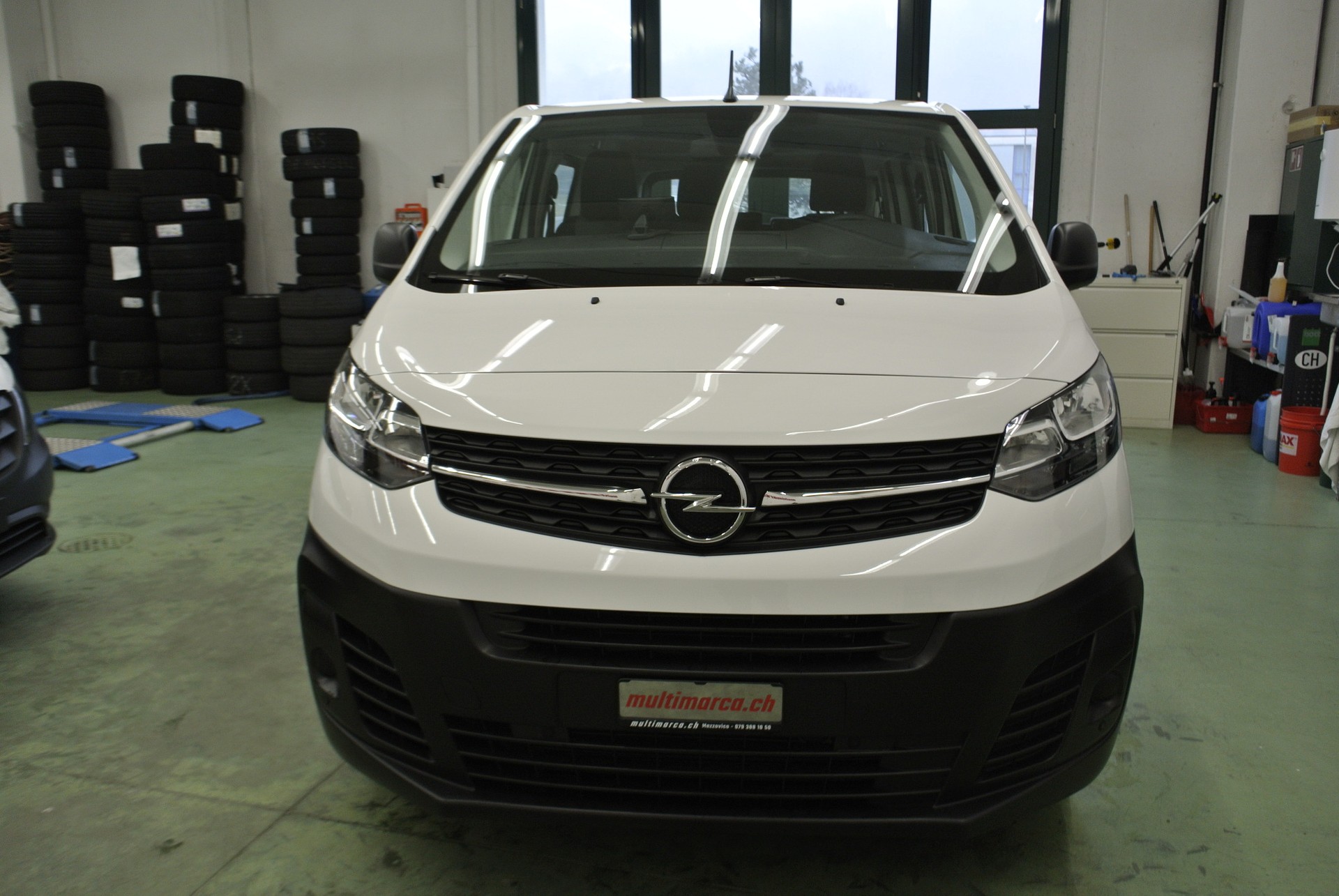 OPEL Vivaro Combi 2.0 CDTI Essentia s/s M-showroom-element-1