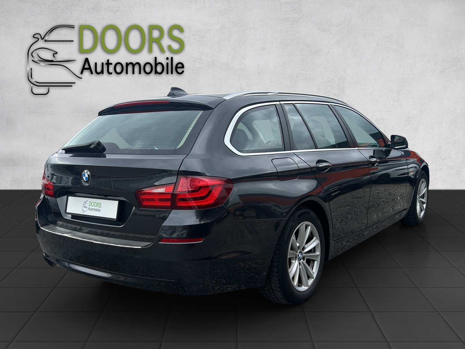 BMW 528i xDrive Touring Steptronic-showroom-element-3