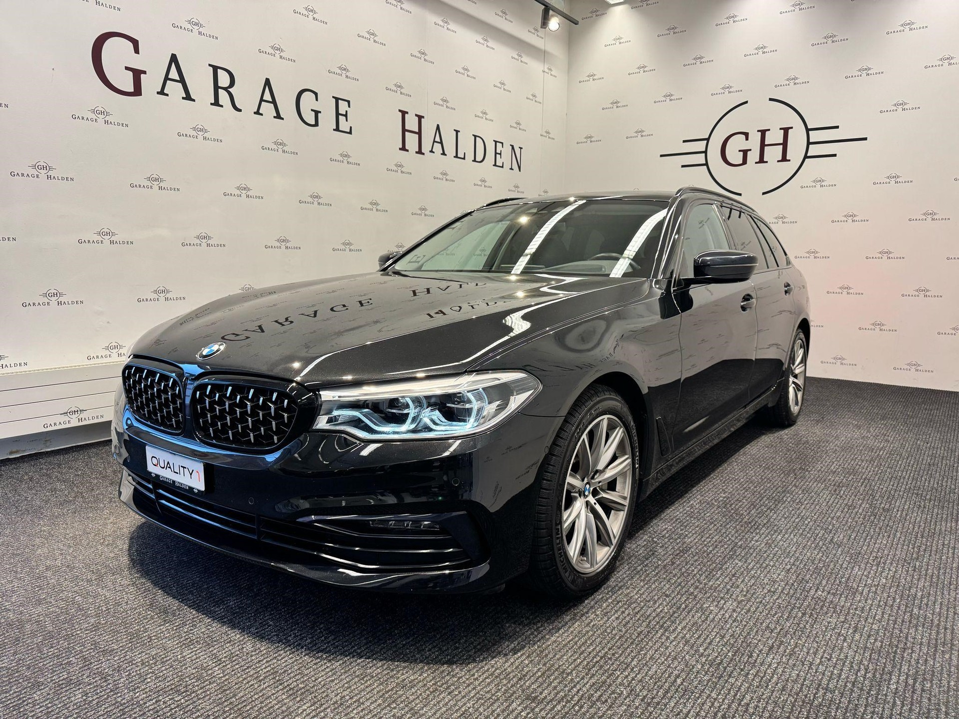 BMW 530d xDrive Touring-showroom-element-2