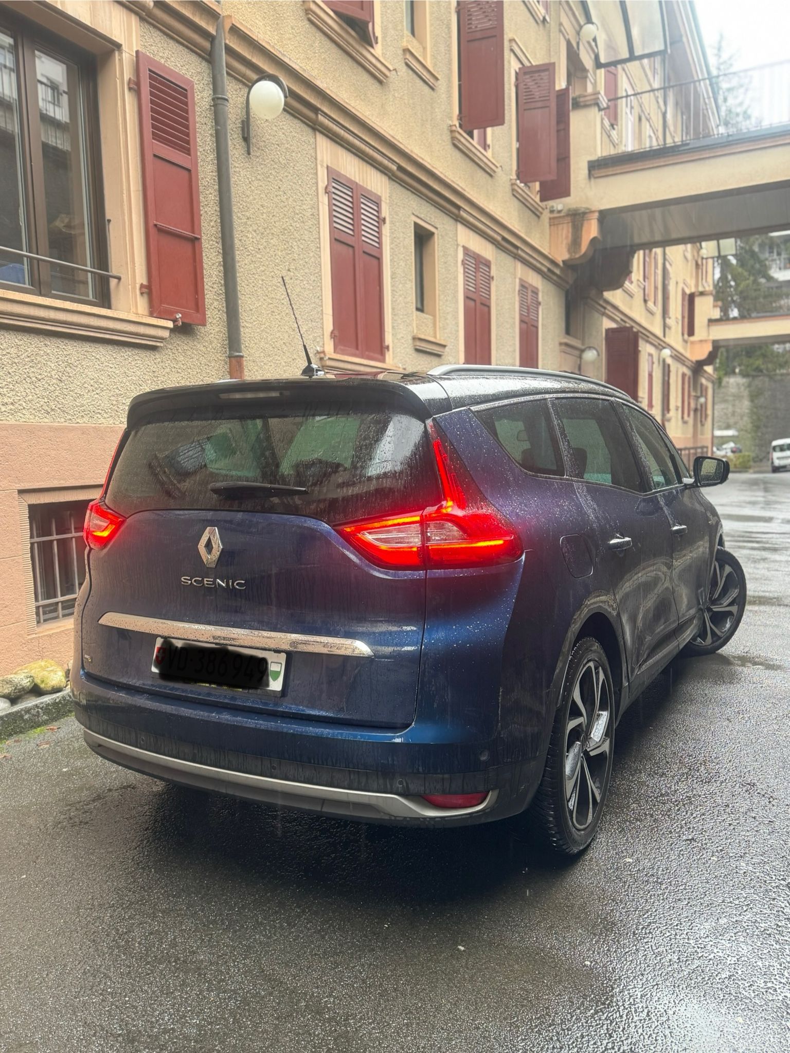 RENAULT Grand Scénic 1.2 16V Turbo Zen-image-2
