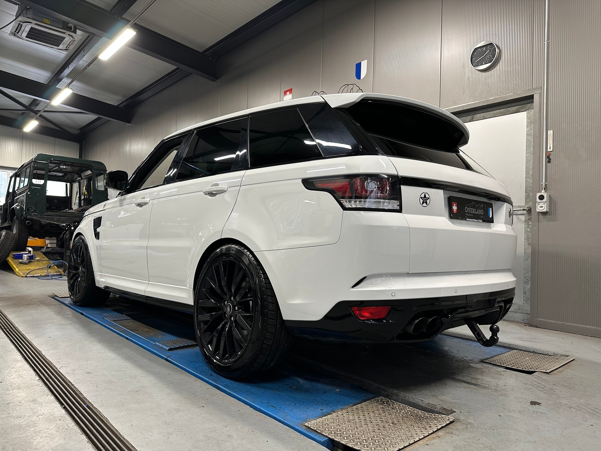 LAND ROVER Range Rover Sport 5.0 V8 SVR-showroom-element-2