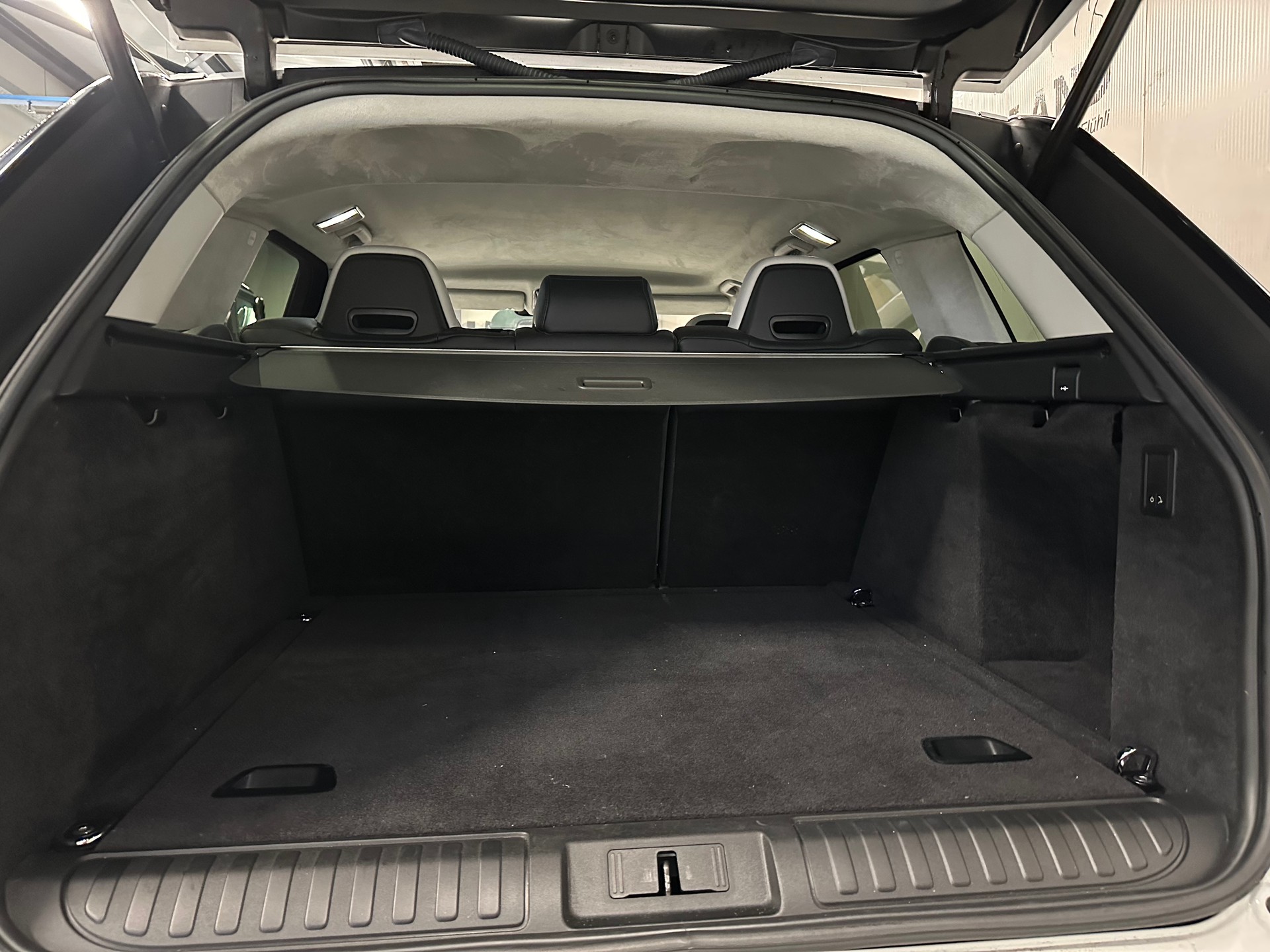 LAND ROVER Range Rover Sport 5.0 V8 SVR-image-12