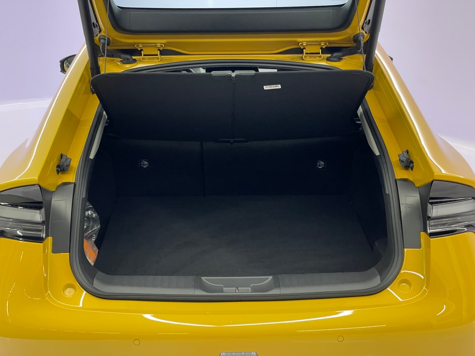 Prius Plug-in Hybrid 2.0 Style