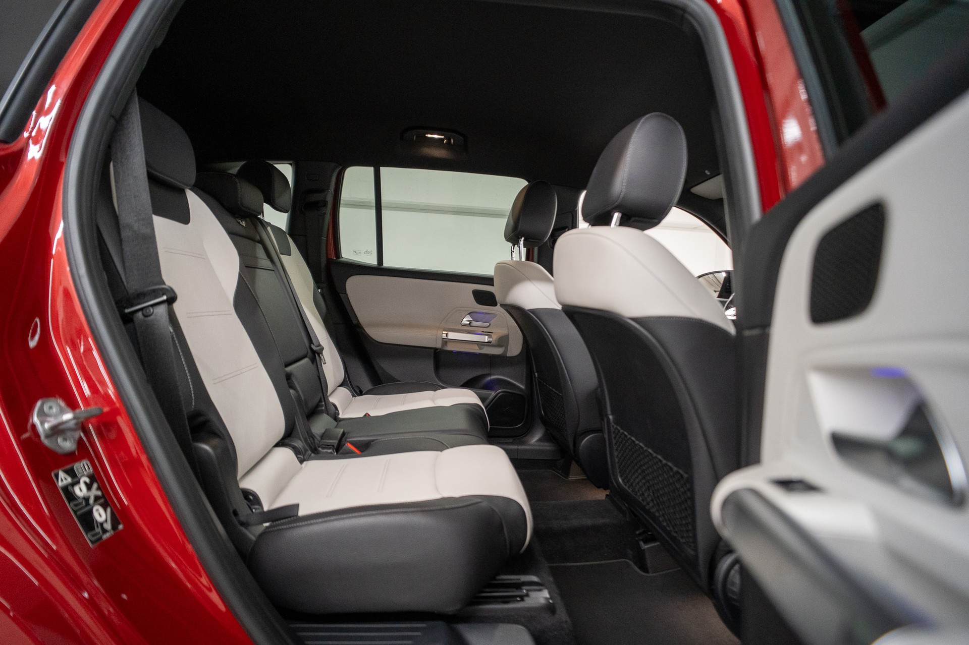 MERCEDES-BENZ GLB 200 d AMG Line 4matic-image-13