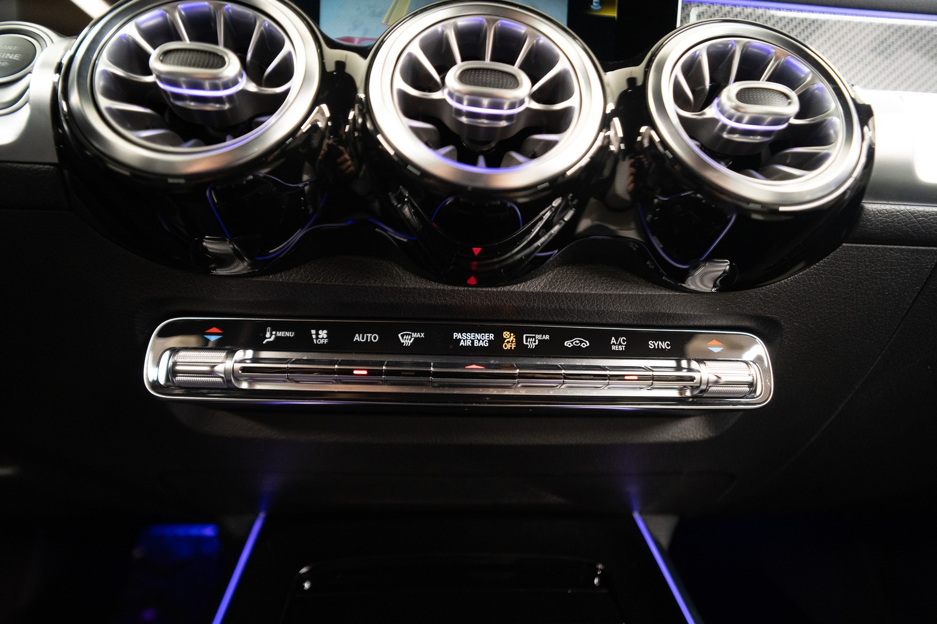 MERCEDES-BENZ GLB 200 d AMG Line 4matic-image-19