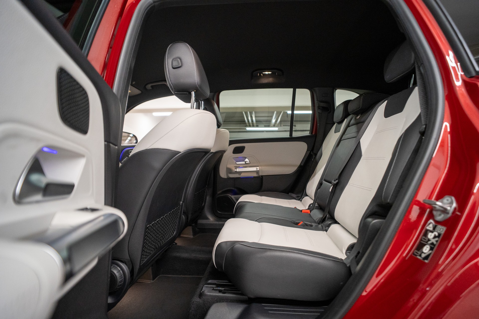 MERCEDES-BENZ GLB 200 d AMG Line 4matic-image-10
