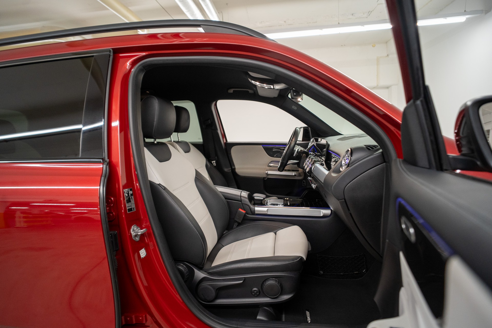 MERCEDES-BENZ GLB 200 d AMG Line 4matic-image-12