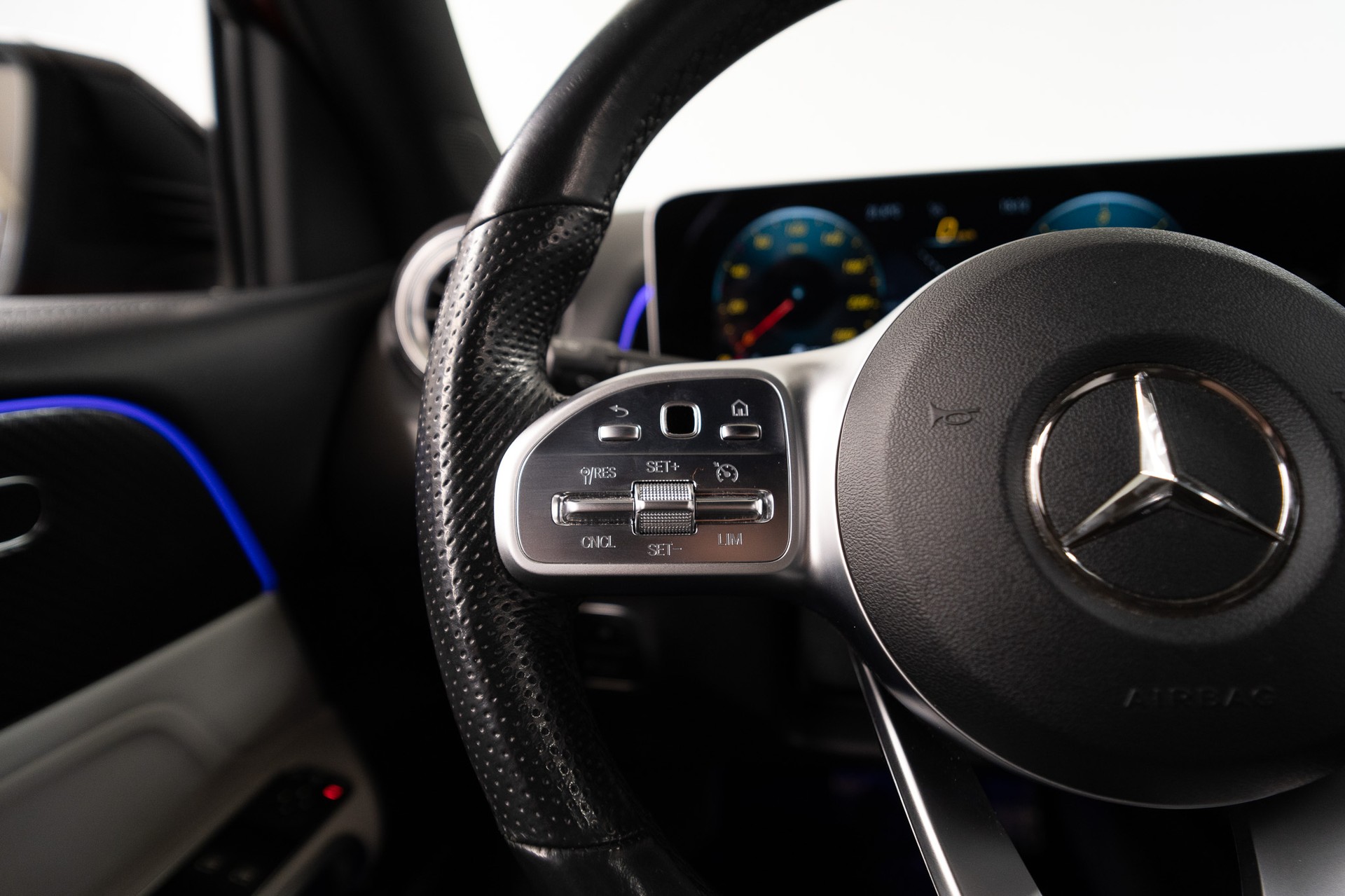 MERCEDES-BENZ GLB 200 d AMG Line 4matic-image-21