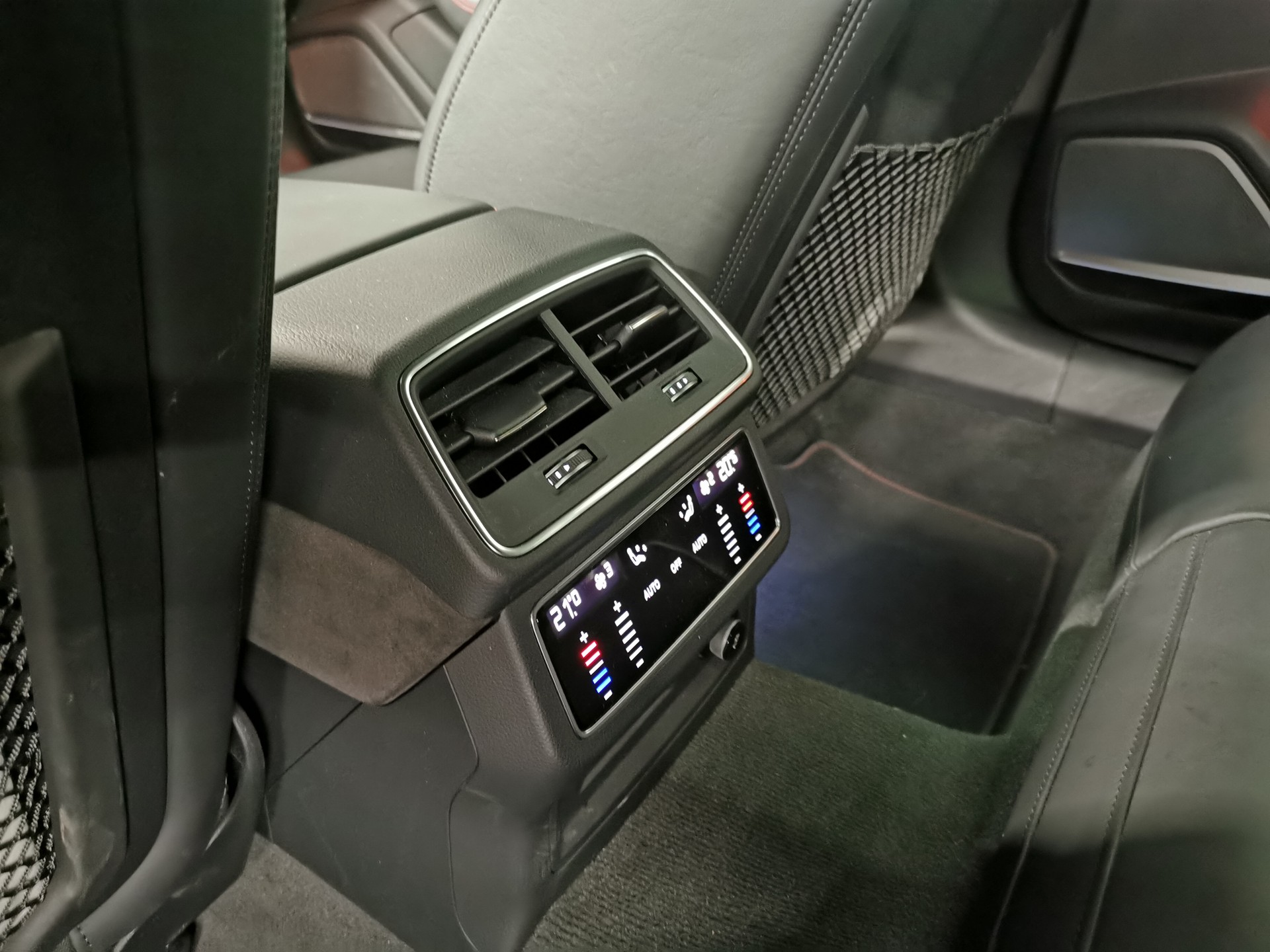AUDI RS6 Avant 4.0 TFSI 2021 V8 ABT 730 PS AKRAPOVIC CARBON DYNAMIK PLUS PANO B&O CH-AUTO 1.HD ALCANTARA-image-11