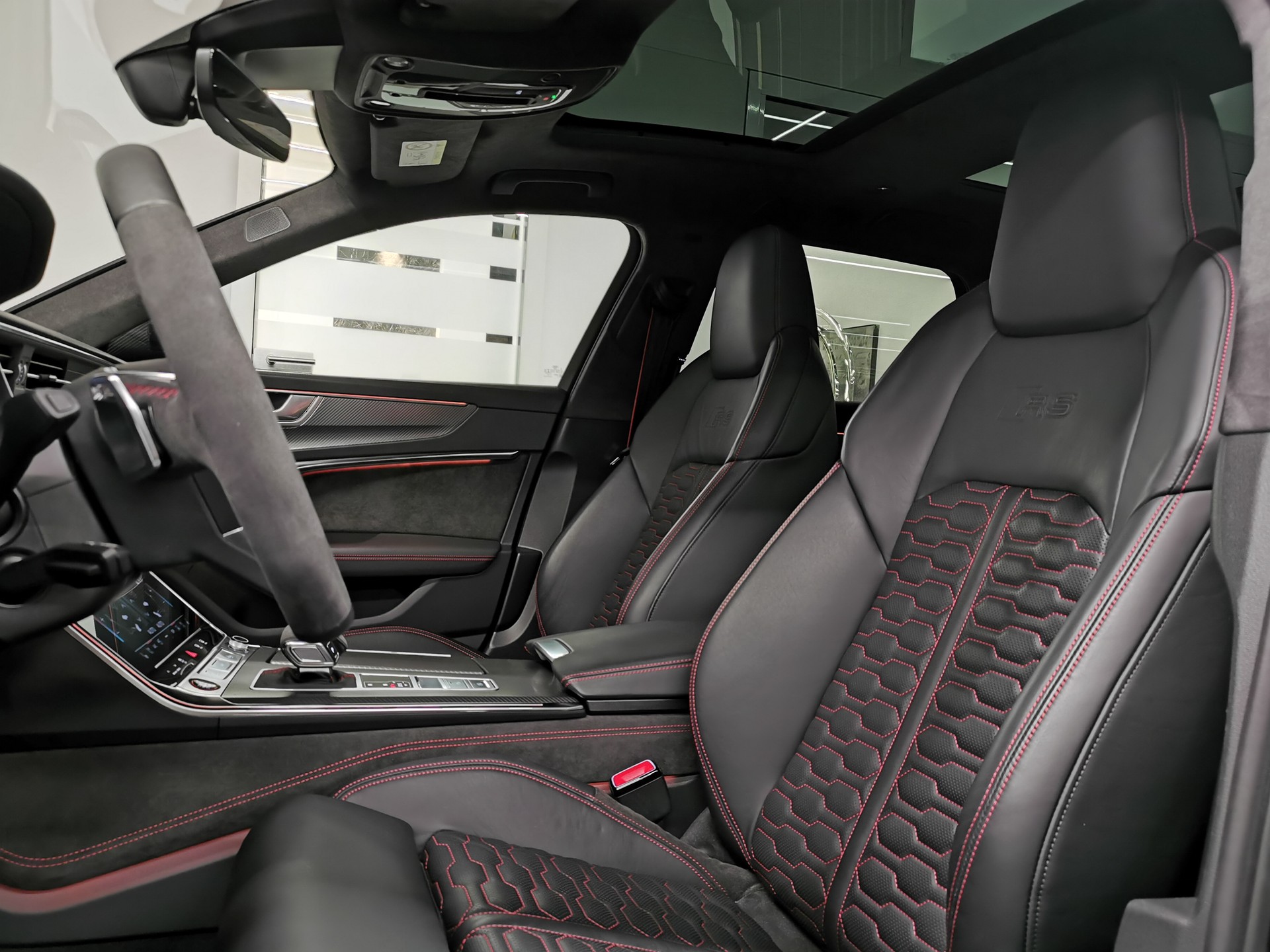AUDI RS6 Avant 4.0 TFSI 2021 V8 ABT 730 PS AKRAPOVIC CARBON DYNAMIK PLUS PANO B&O CH-AUTO 1.HD ALCANTARA-image-13