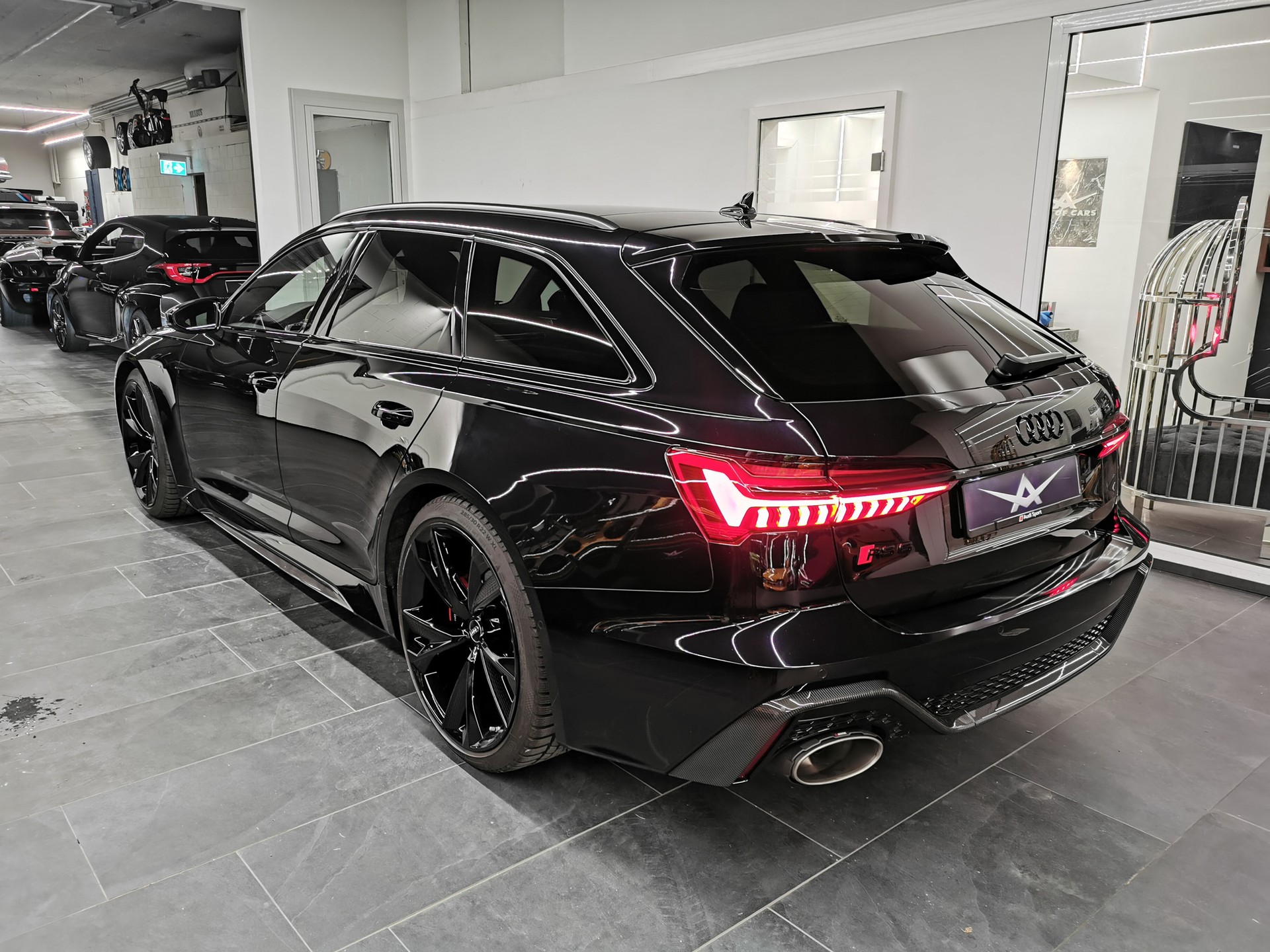 AUDI RS6 Avant 4.0 TFSI 2021 V8 ABT 730 PS AKRAPOVIC CARBON DYNAMIK PLUS PANO B&O CH-AUTO 1.HD ALCANTARA-image-4