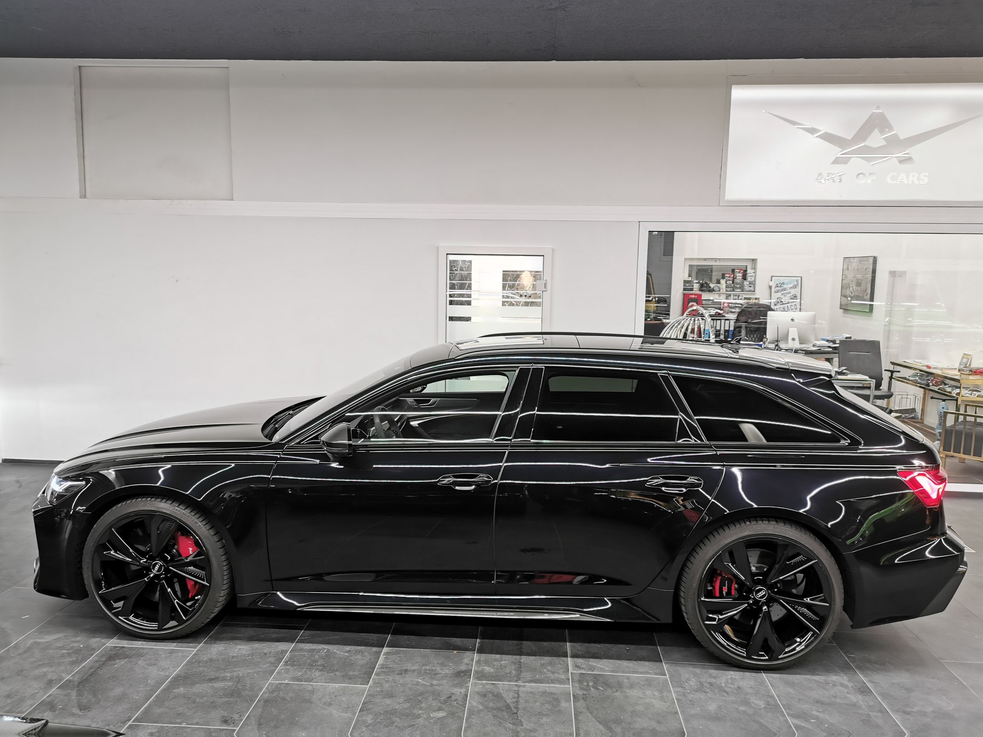 AUDI RS6 Avant 4.0 TFSI 2021 V8 ABT 730 PS AKRAPOVIC CARBON DYNAMIK PLUS PANO B&O CH-AUTO 1.HD ALCANTARA-image-3