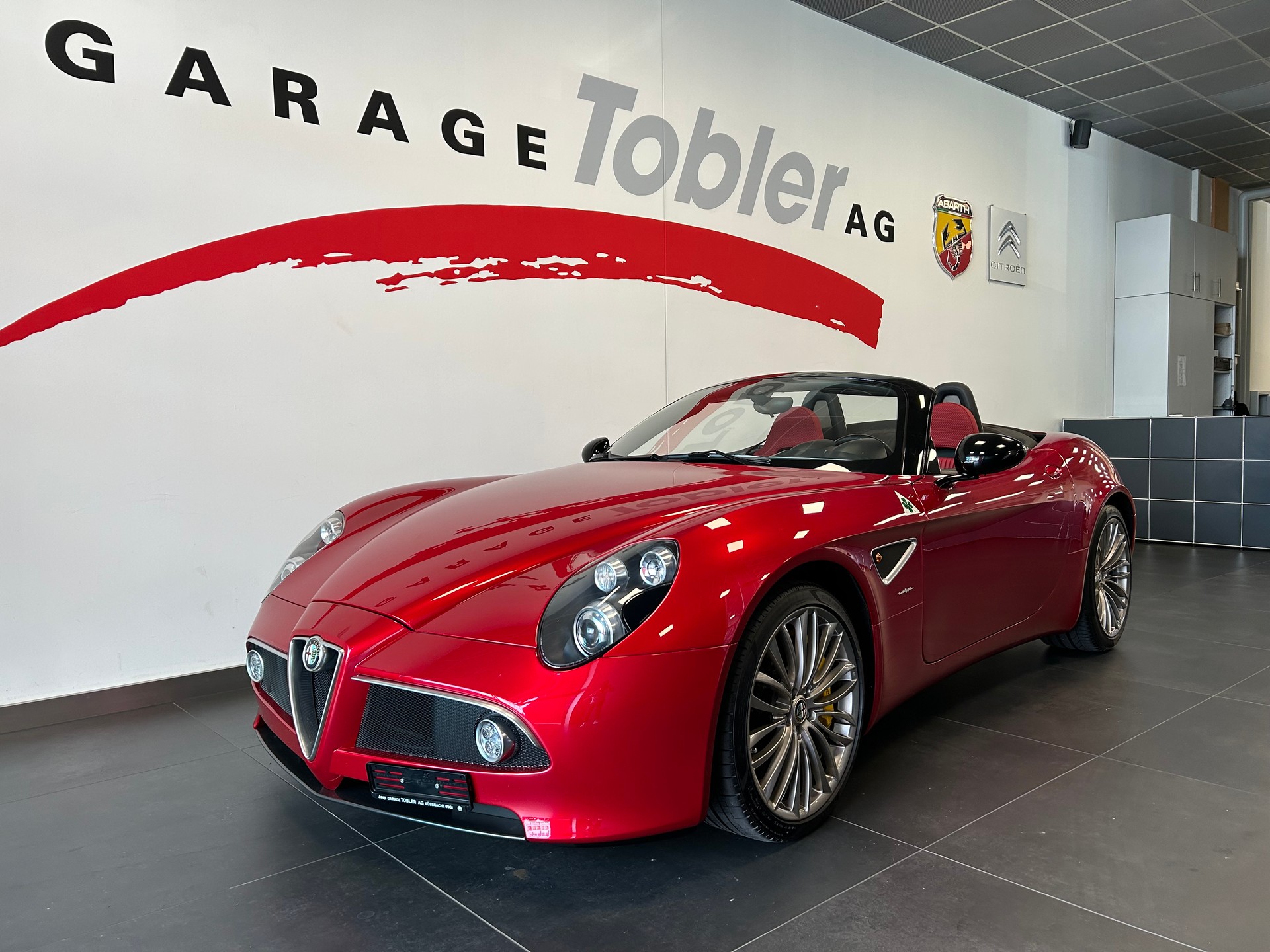 ALFA ROMEO 8C Spider-image-1