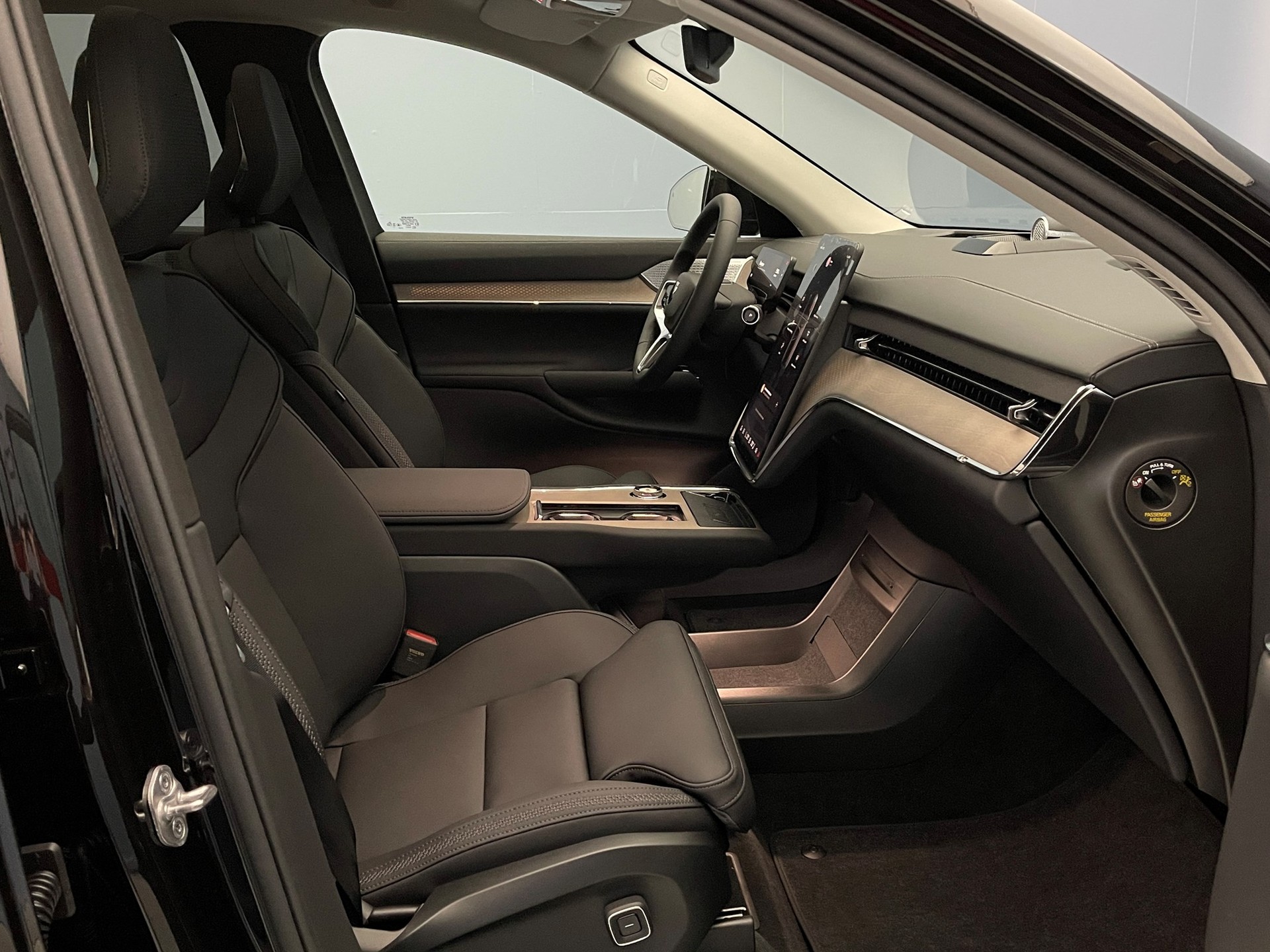 VOLVO EX 90 Twin Performance Ultra AWD-image-10