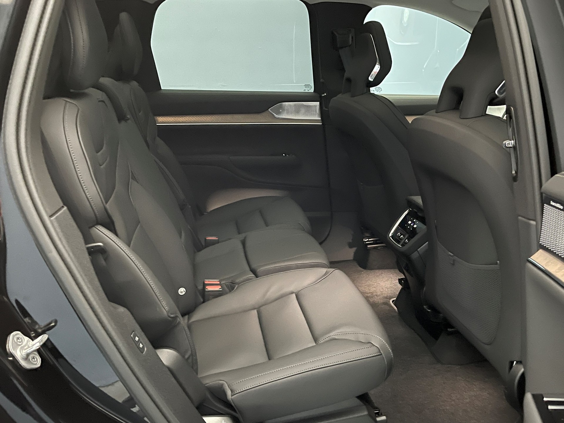 VOLVO EX 90 Twin Performance Ultra AWD-image-13