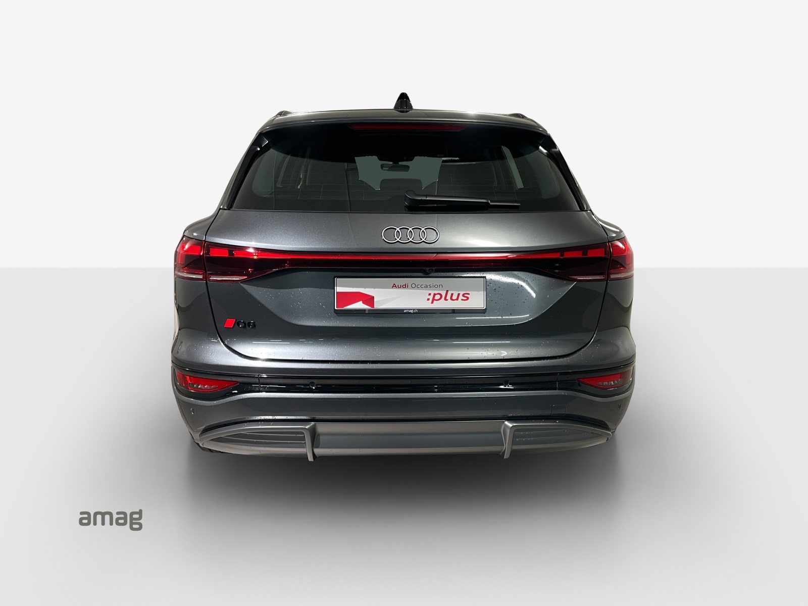 AUDI Q6 e-tron quattro-showroom-element-3