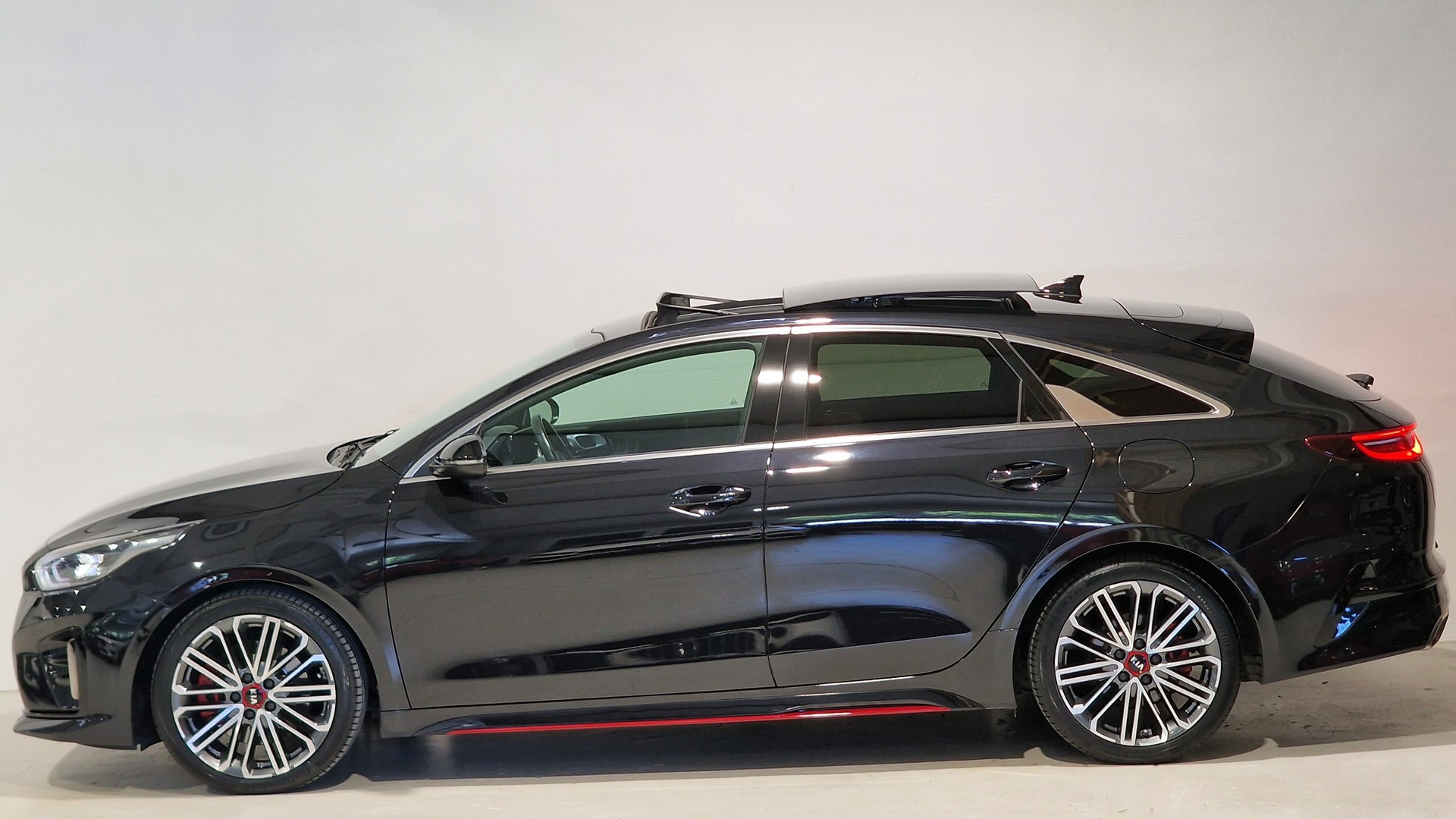 KIA ProCeed 1.6 T-GDi GT DCT-showroom-element-1