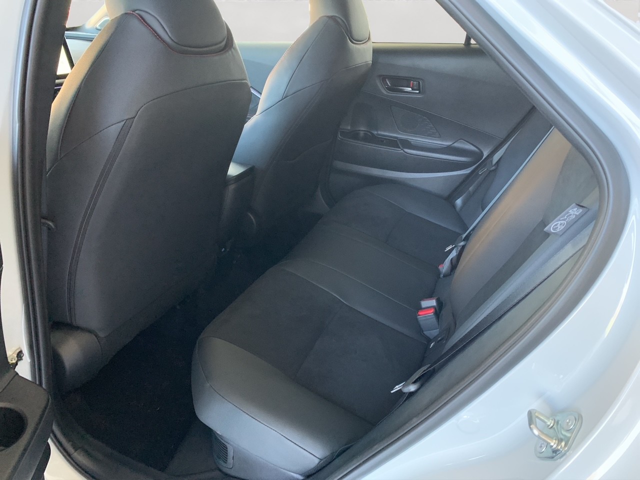 TOYOTA C-HR 2.0 HSD CVT GR Sport 4WD-image-7