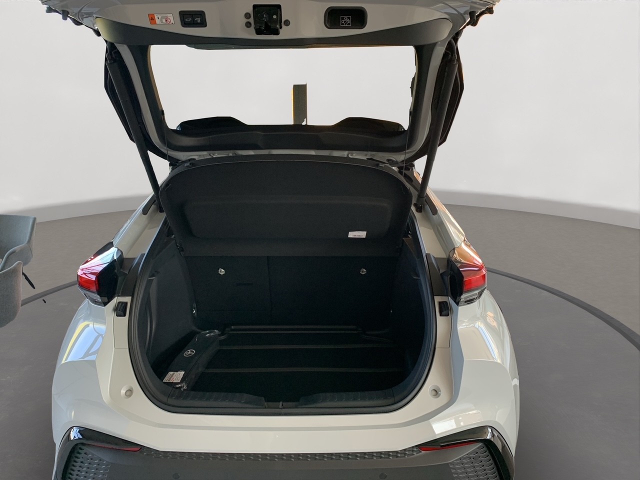 TOYOTA C-HR 2.0 HSD CVT GR Sport 4WD-image-5