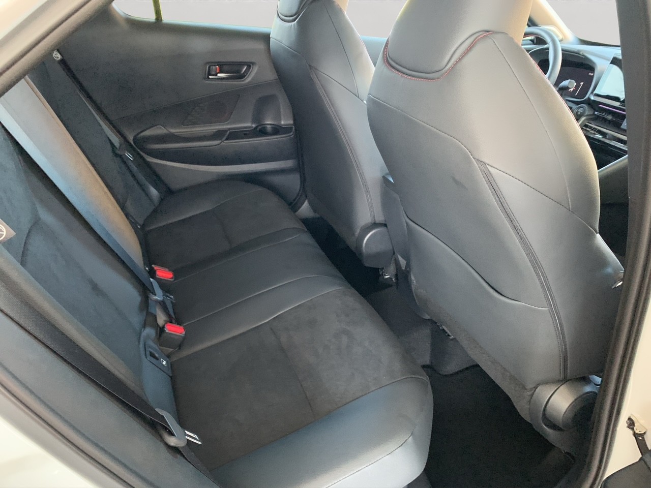 TOYOTA C-HR 2.0 HSD CVT GR Sport 4WD-image-9