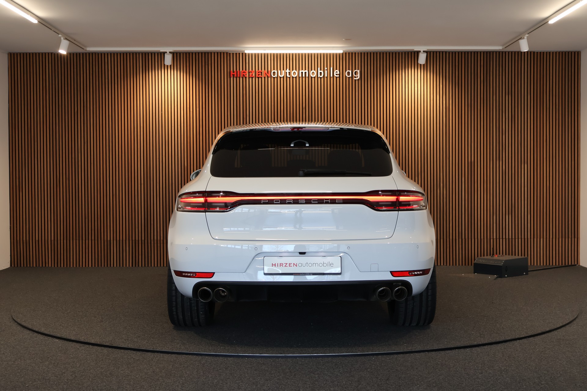 PORSCHE Macan S PDK-showroom-element-3