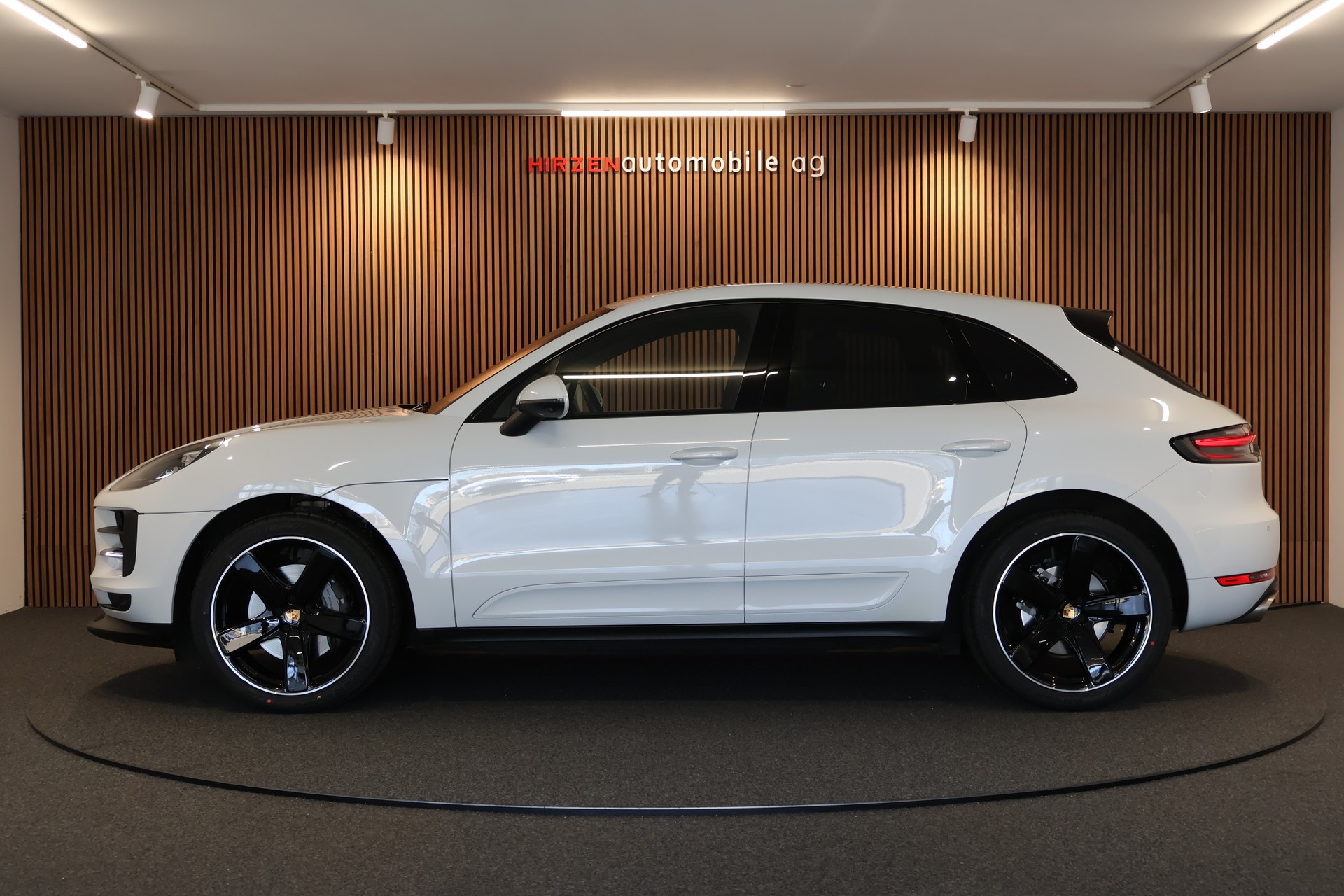 PORSCHE Macan S PDK-showroom-element-1