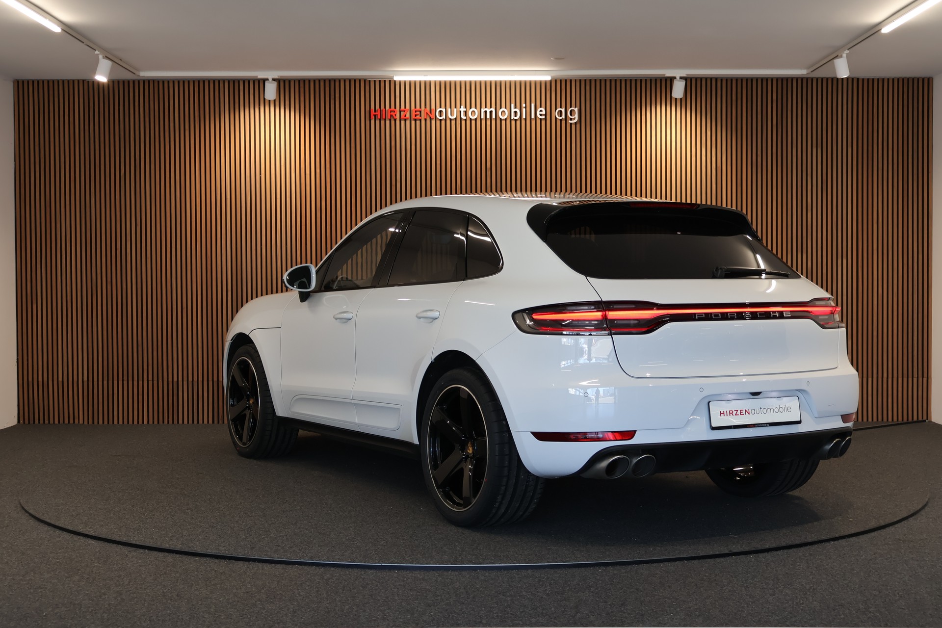 PORSCHE Macan S PDK-showroom-element-2