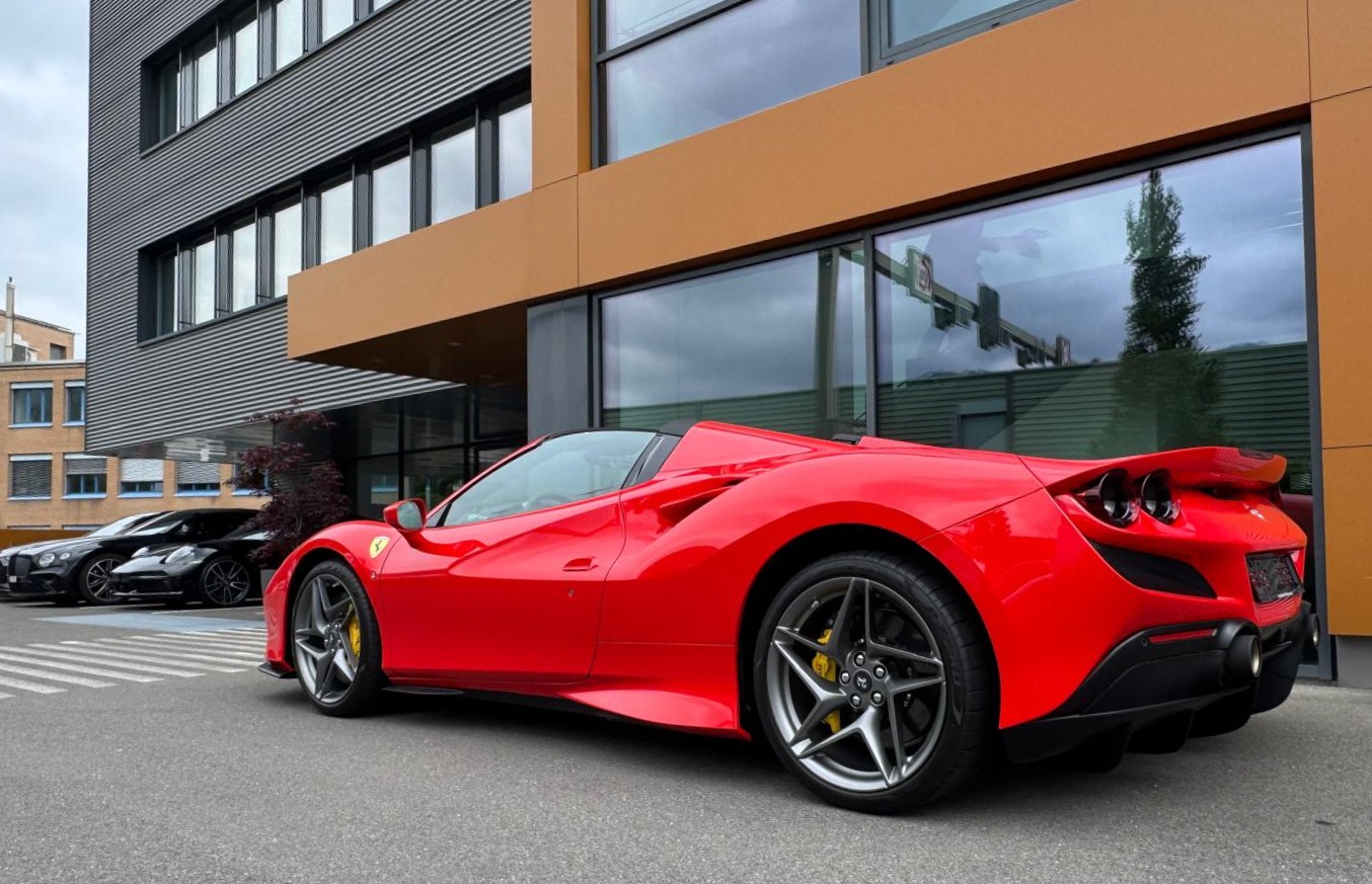 FERRARI F8 Spider 3.9 Turbo-showroom-element-3