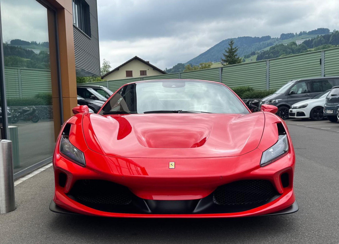FERRARI F8 Spider 3.9 Turbo-showroom-element-2