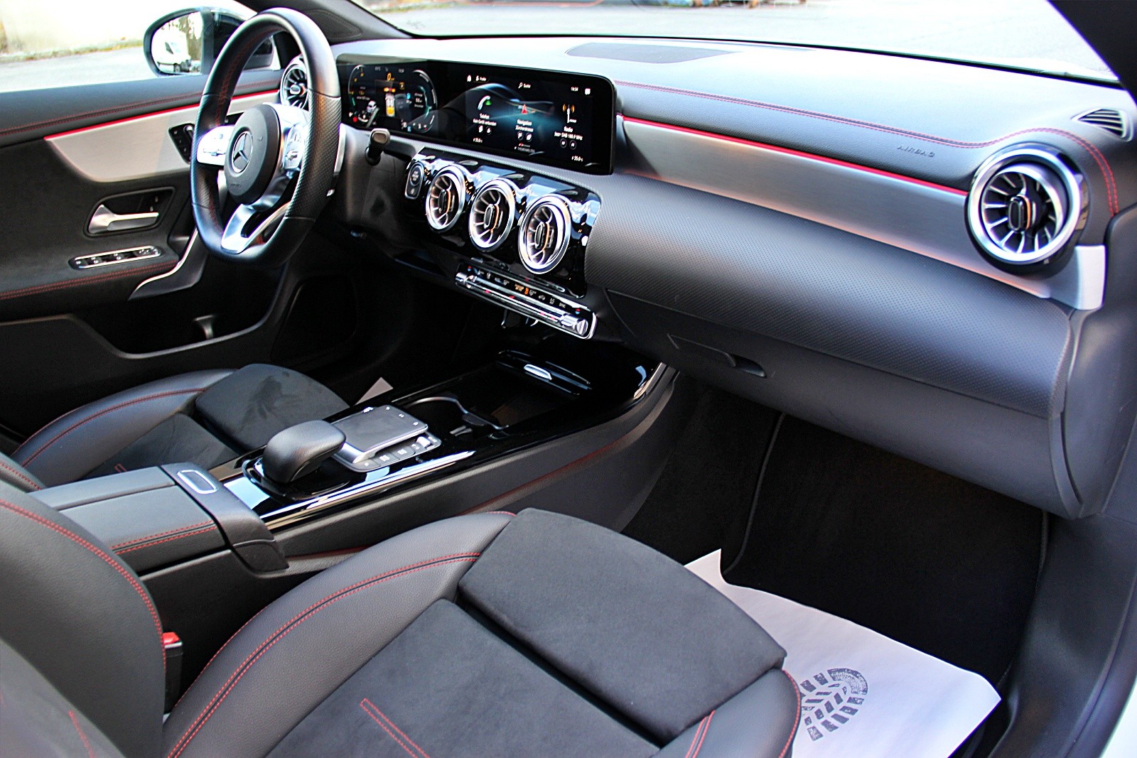 MERCEDES-BENZ CLA Shooting Brake 200 d 4Matic AMG Line-image-10