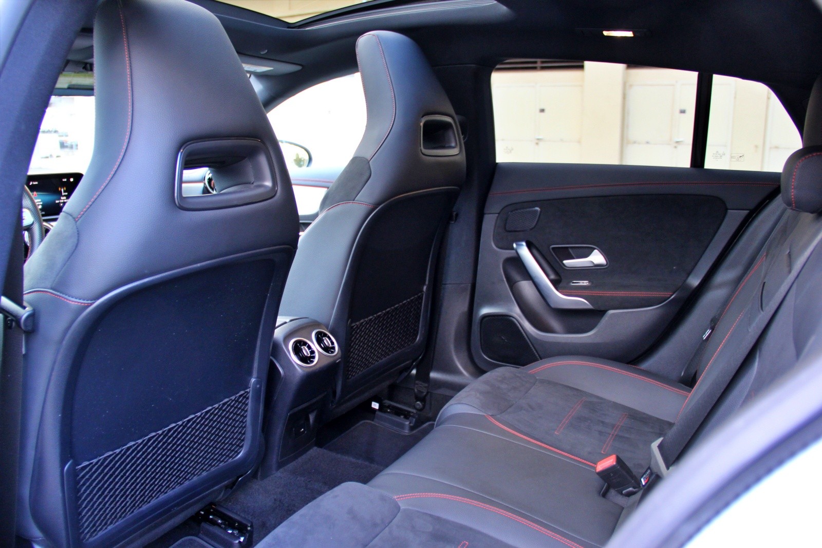 MERCEDES-BENZ CLA Shooting Brake 200 d 4Matic AMG Line-image-13