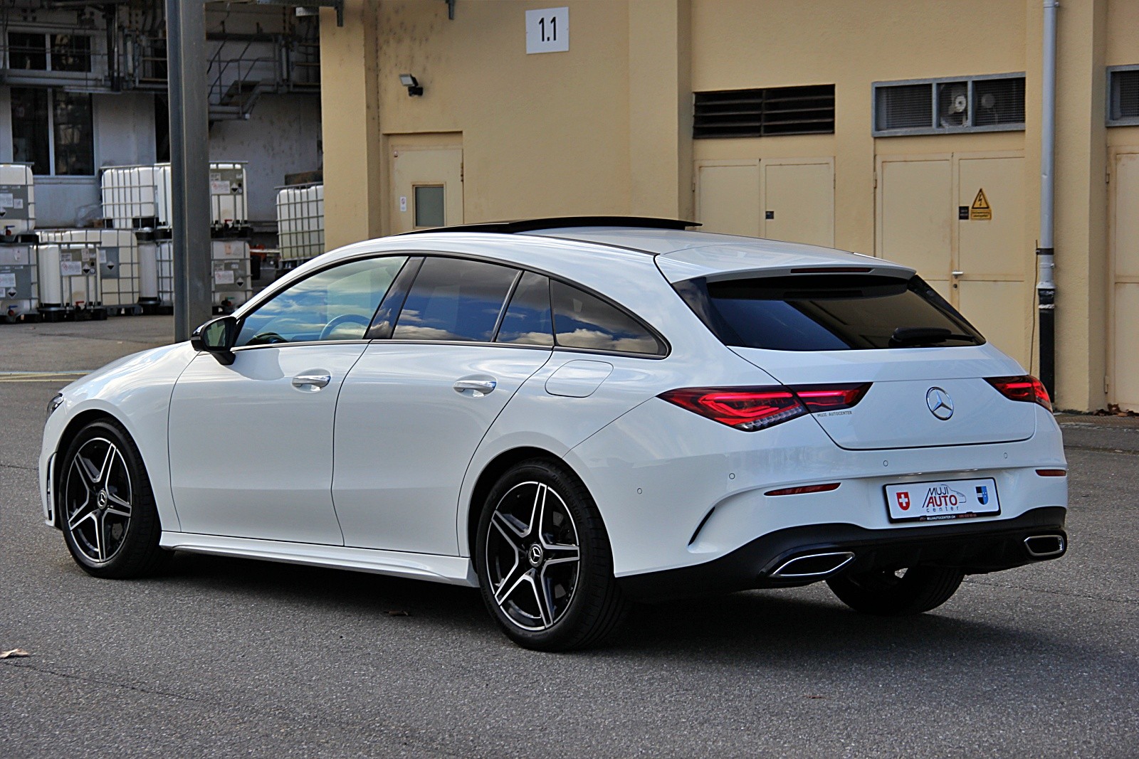 MERCEDES-BENZ CLA Shooting Brake 200 d 4Matic AMG Line-showroom-element-2
