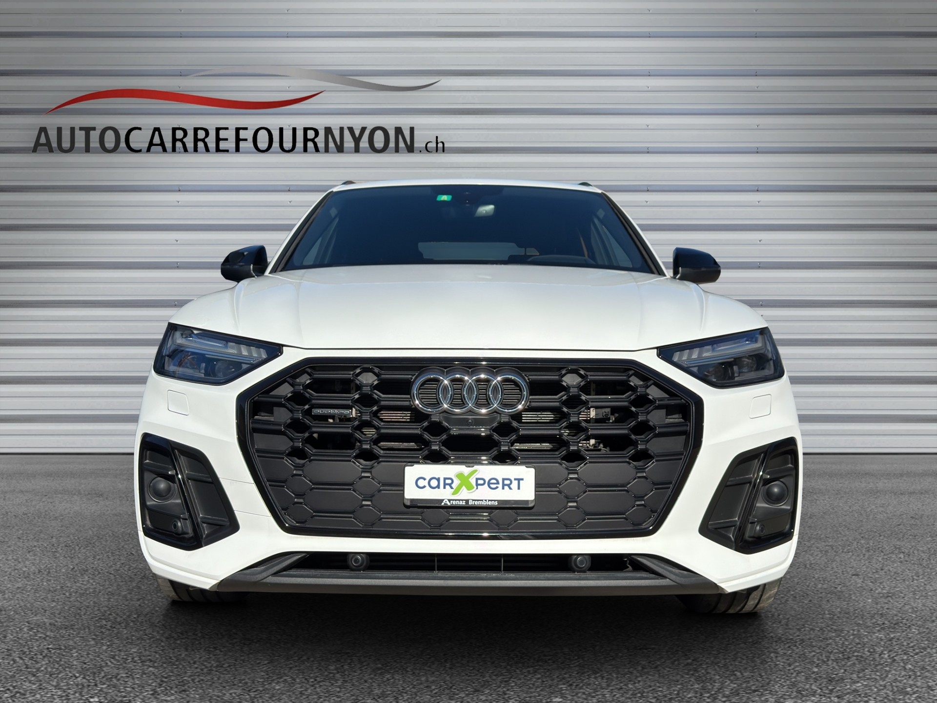 AUDI Q5 50 TFSI e PHEV Black Edition quattro S-tronic-showroom-element-1