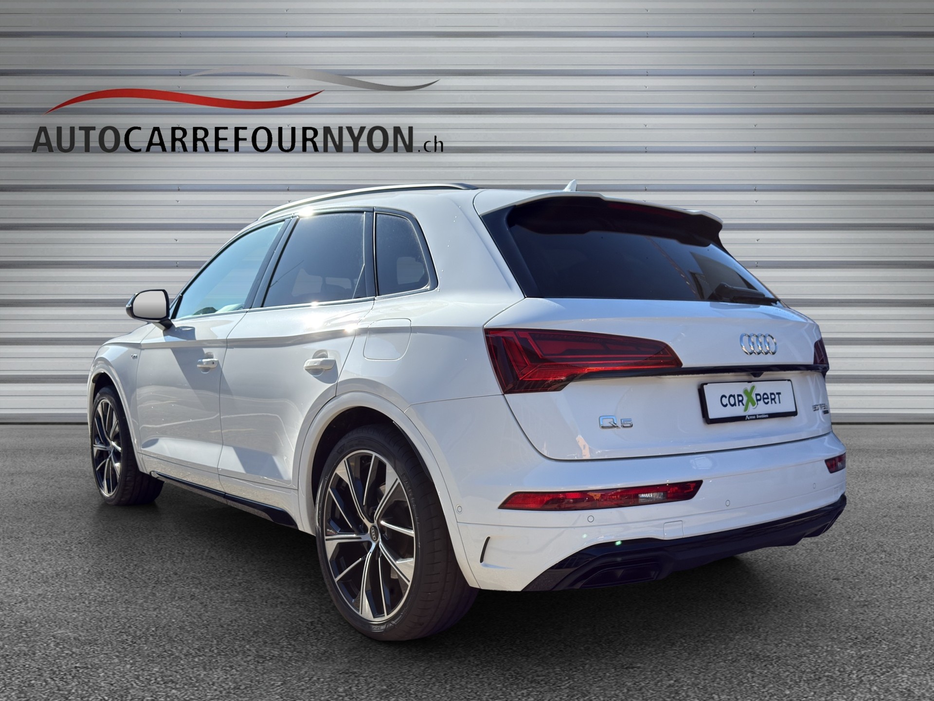 AUDI Q5 50 TFSI e PHEV Black Edition quattro S-tronic-showroom-element-3