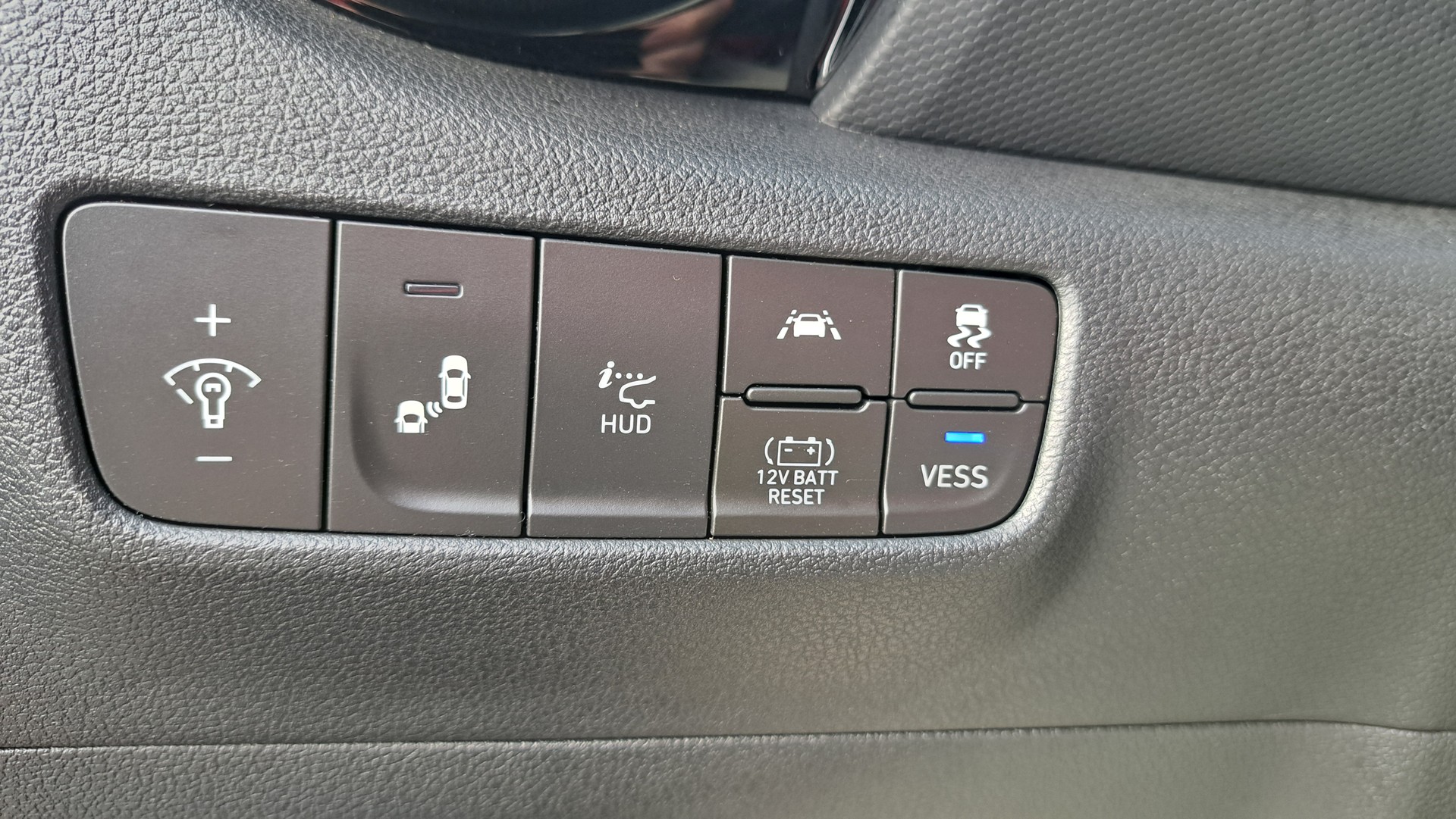 HYUNDAI Kona 1.6 GDi HEV Vertex DCT-image-25