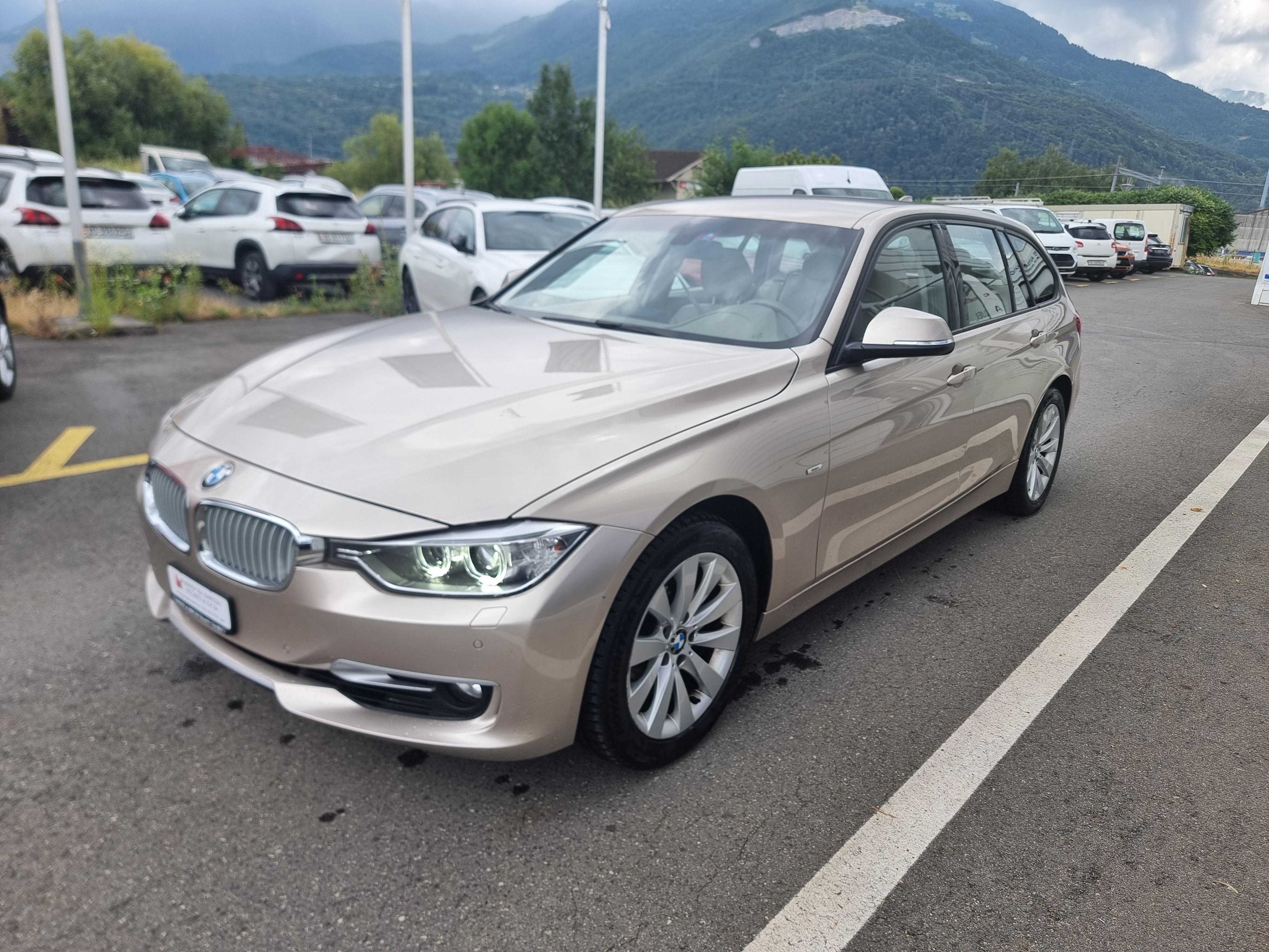 PEUGEOT 320i xDrive Touring (Kombi)