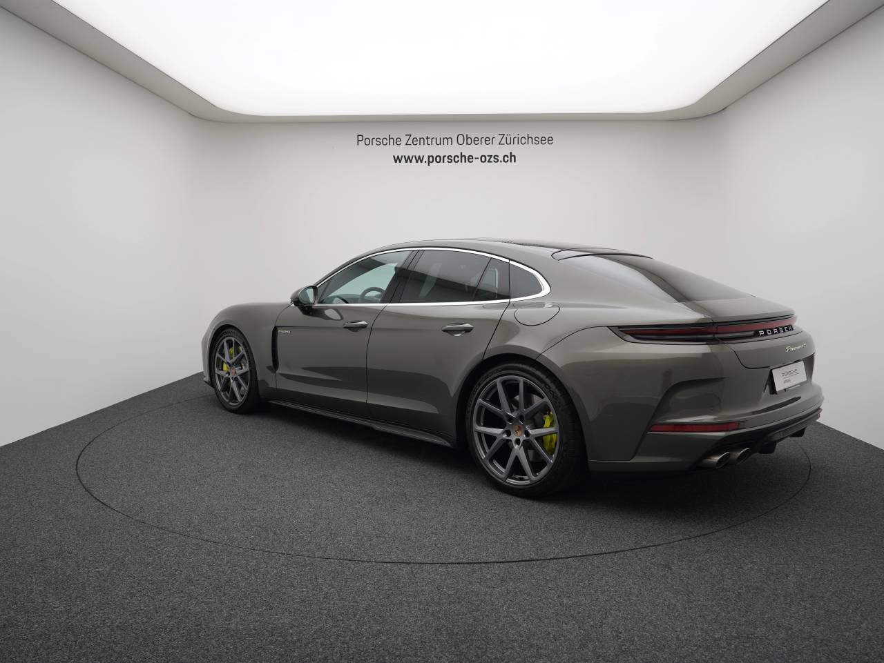 PORSCHE PANAMERA 4S E-Hybrid-showroom-element-2