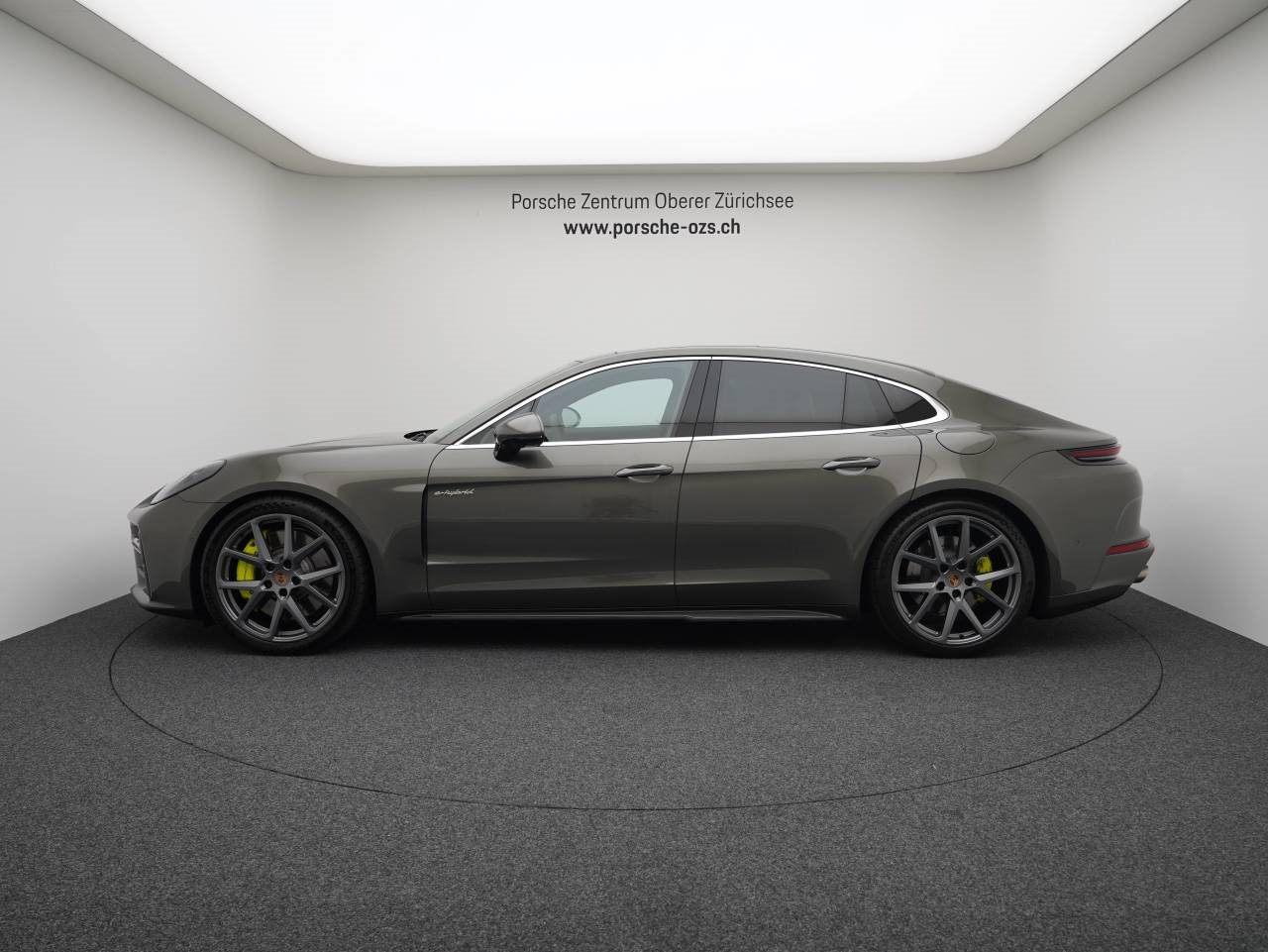 PORSCHE PANAMERA 4S E-Hybrid-showroom-element-1