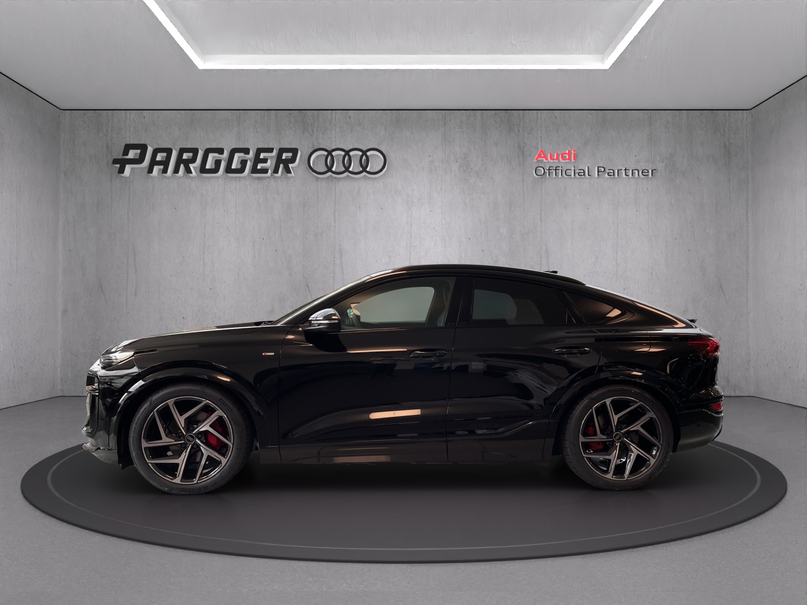 AUDI Q6 Sportback e-tron quattro-showroom-element-2