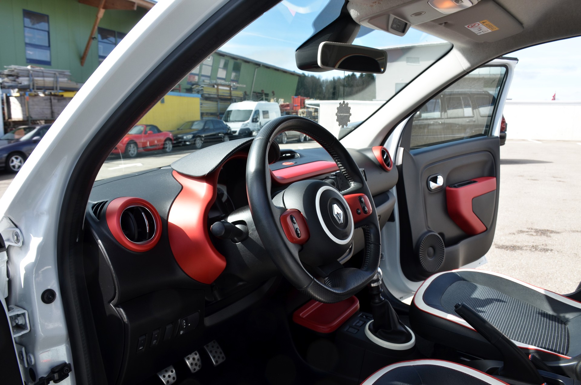 RENAULT Twingo 0.9 Iconic-image-14