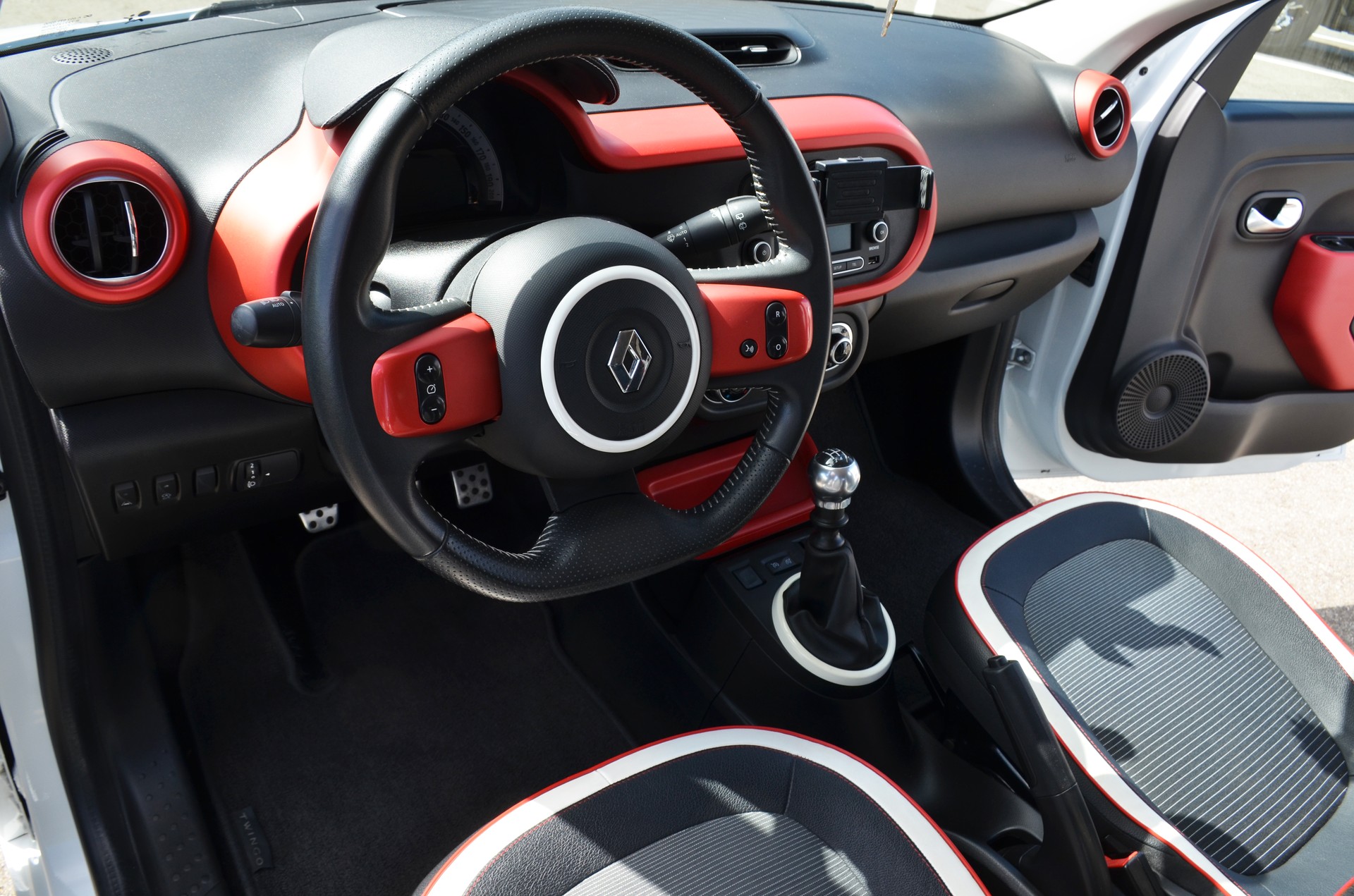 RENAULT Twingo 0.9 Iconic-image-15