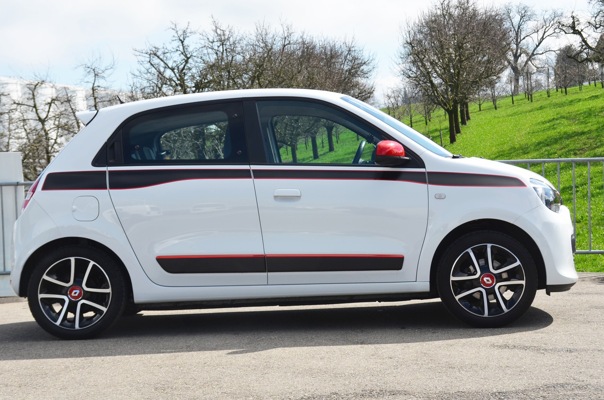 RENAULT Twingo 0.9 Iconic-image-4