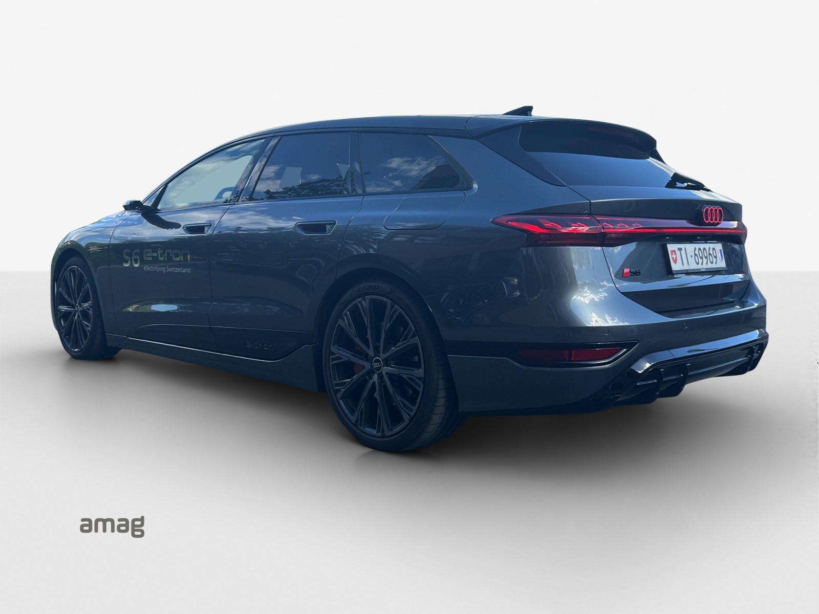 AUDI S6 Avant e-tron quattro-showroom-element-2