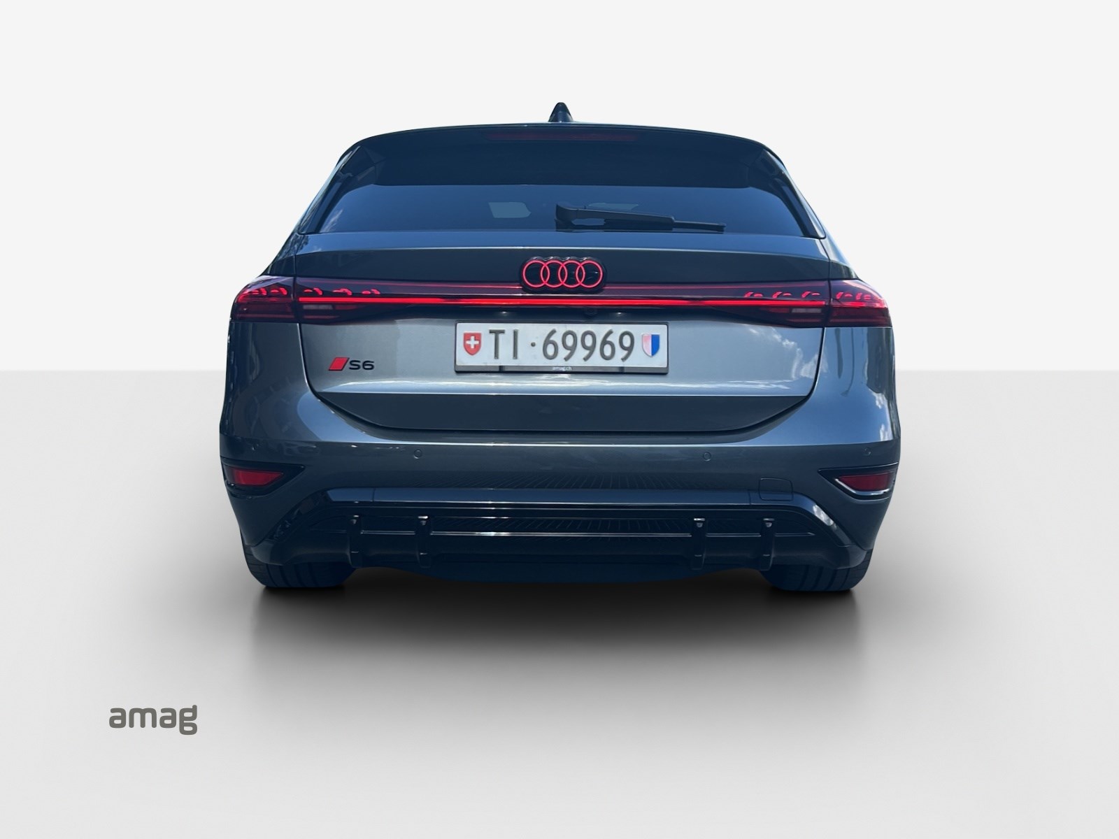 AUDI S6 Avant e-tron quattro-showroom-element-3