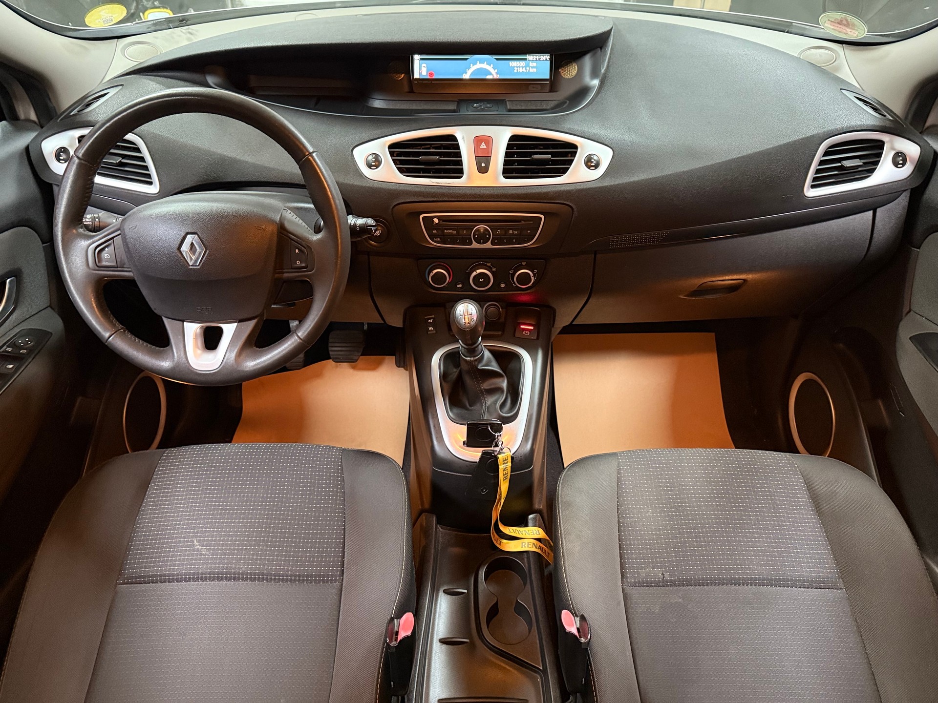 RENAULT Grand Scénic 1.4 16V Turbo Dynamique-image-8