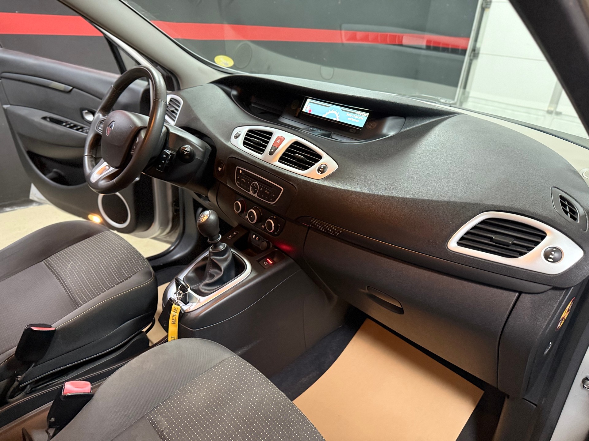 RENAULT Grand Scénic 1.4 16V Turbo Dynamique-image-6