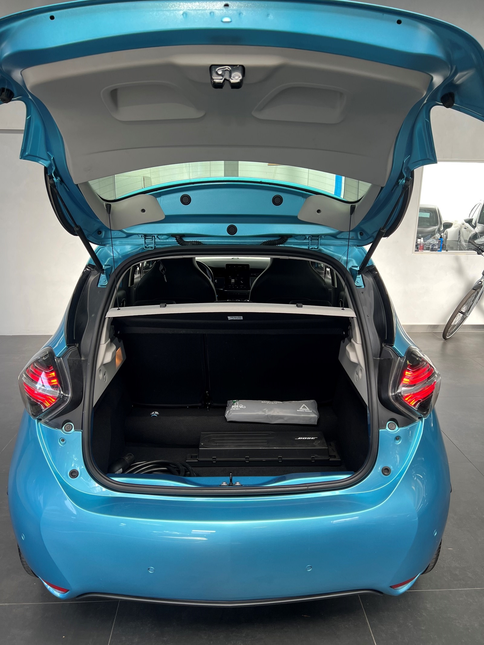RENAULT Zoe Intens R135 (Batterie Miete)-image-11